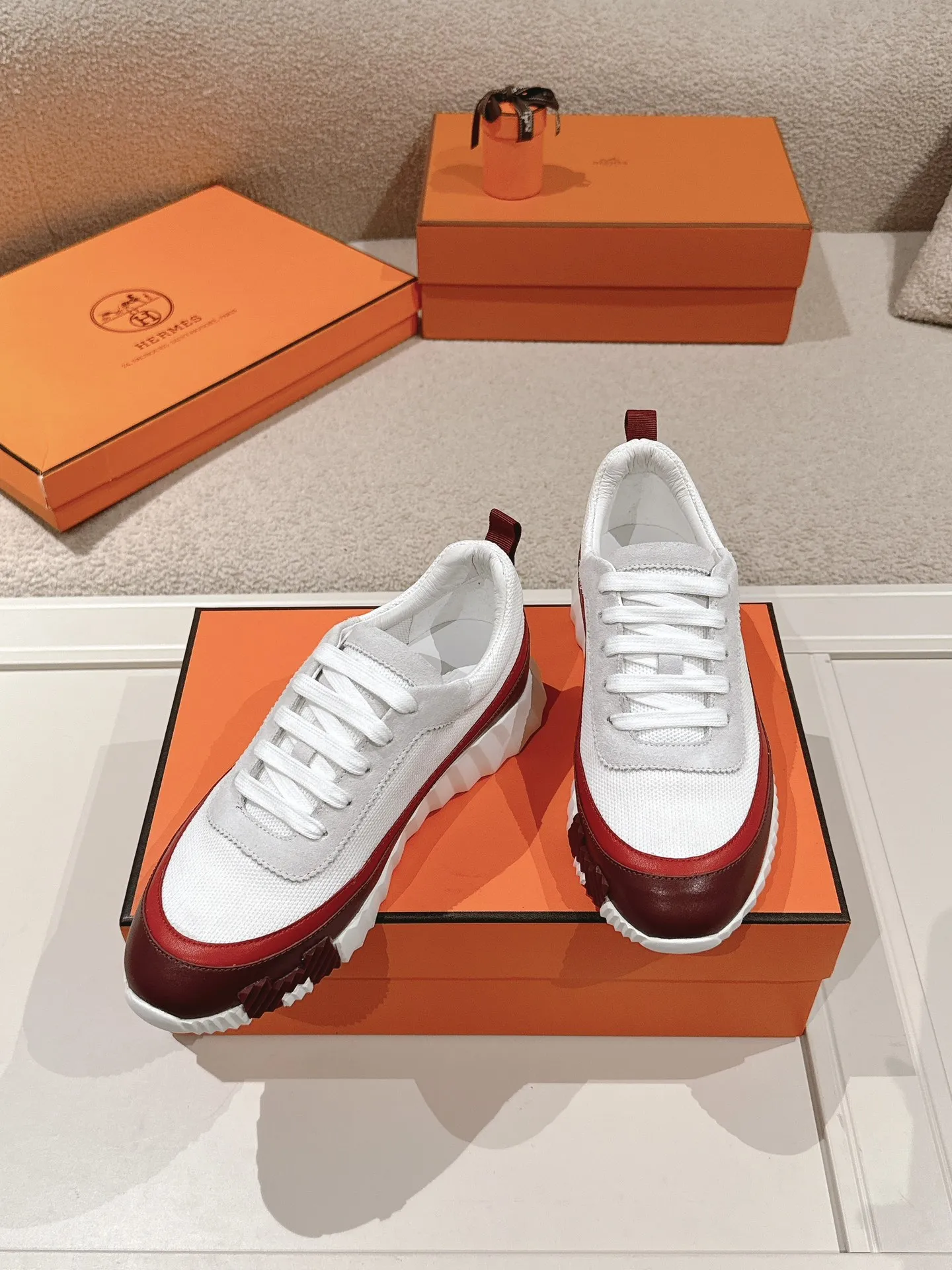 Hermès 厚底スニーカー ホワイトレッド カップルスタイル - 画像 (6)