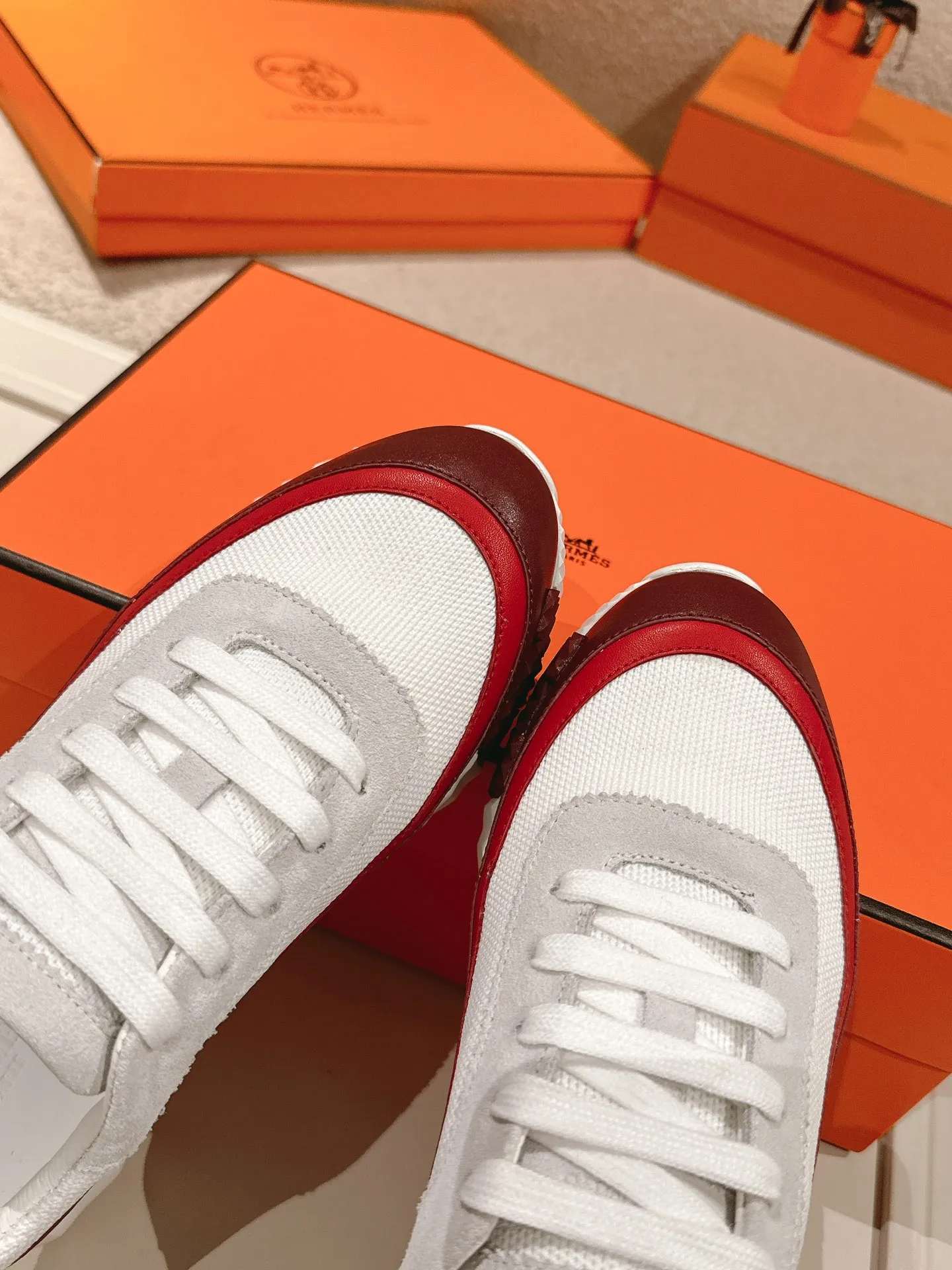 Hermès 厚底スニーカー ホワイトレッド カップルスタイル - 画像 (7)