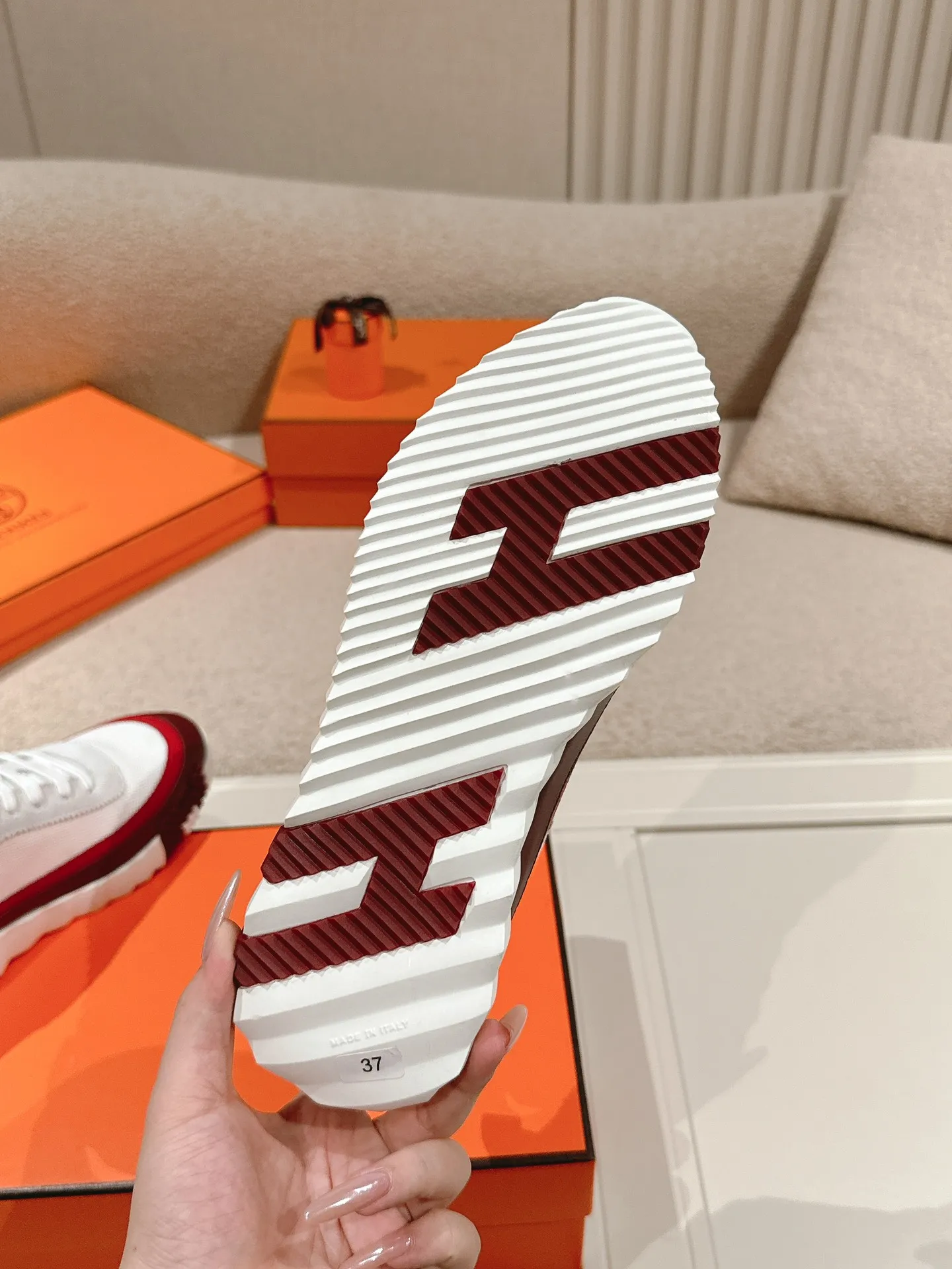 Hermès 厚底スニーカー ホワイトレッド カップルスタイル - 画像 (10)