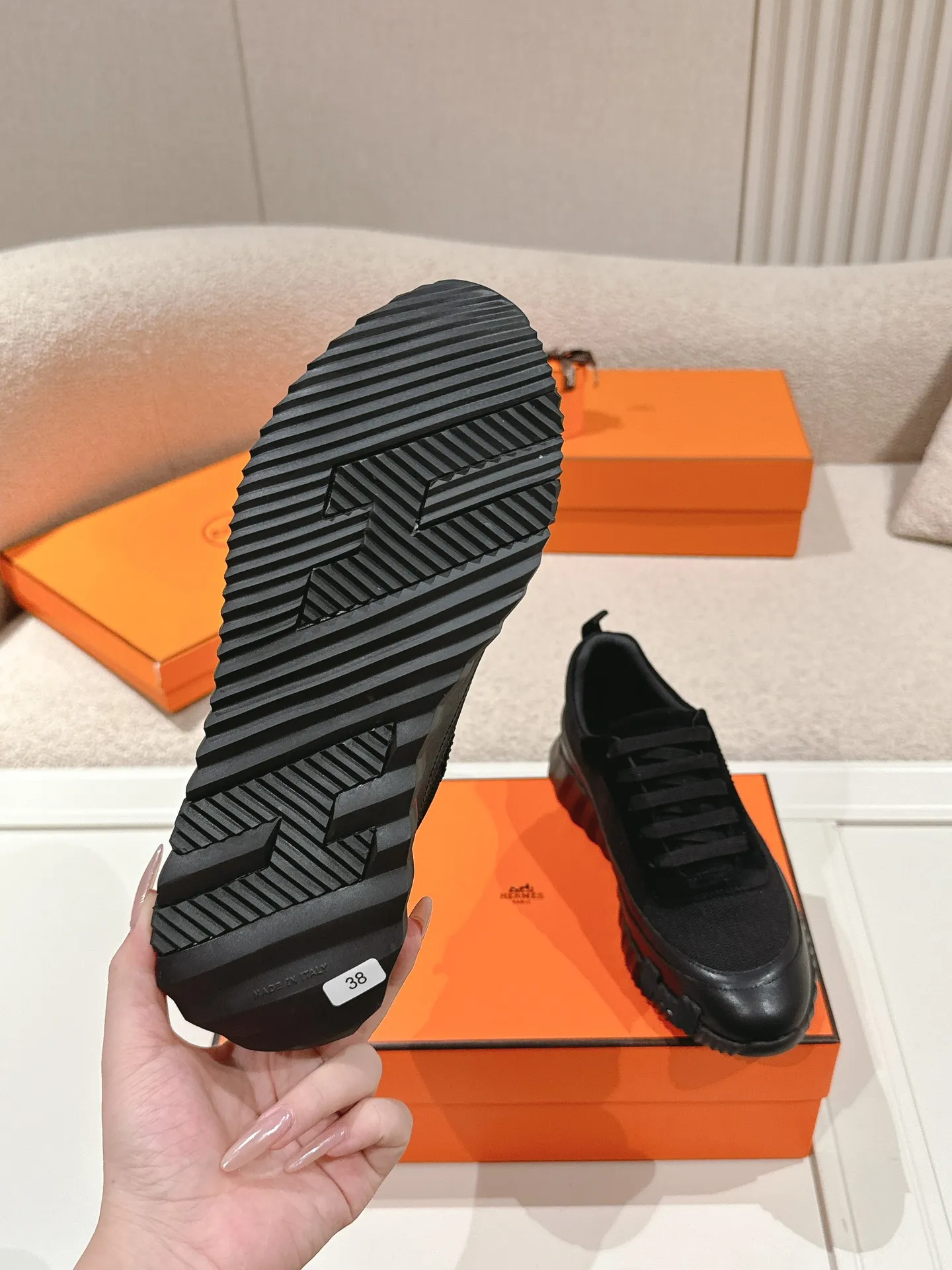 エルメス 厚底スニーカー ブラック カップルスタイル - 画像 (10)