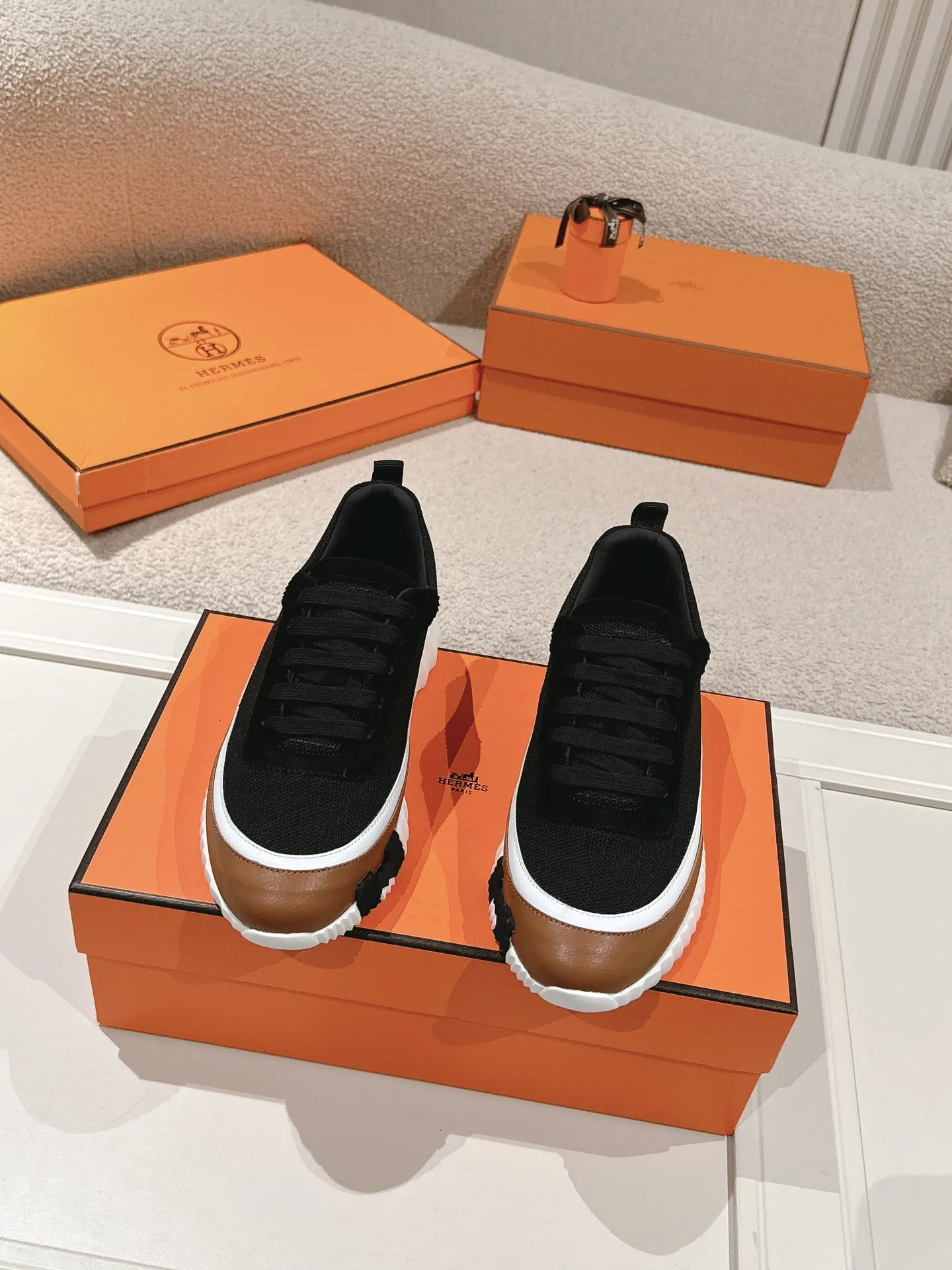 Hermès 厚底スニーカー ブラック カジュアルスタイル - 画像 (3)