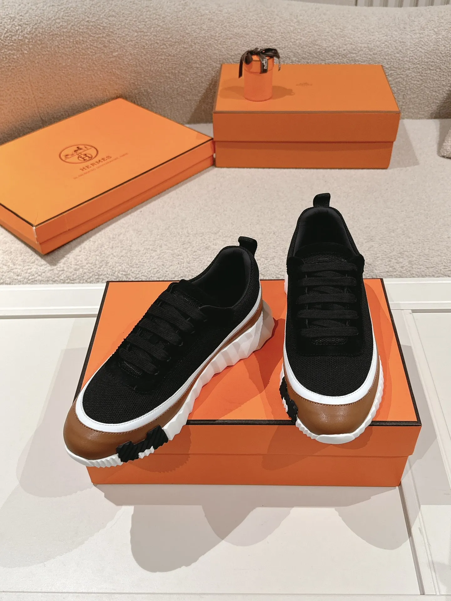 Hermès 厚底スニーカー ブラック カジュアルスタイル - 画像 (5)