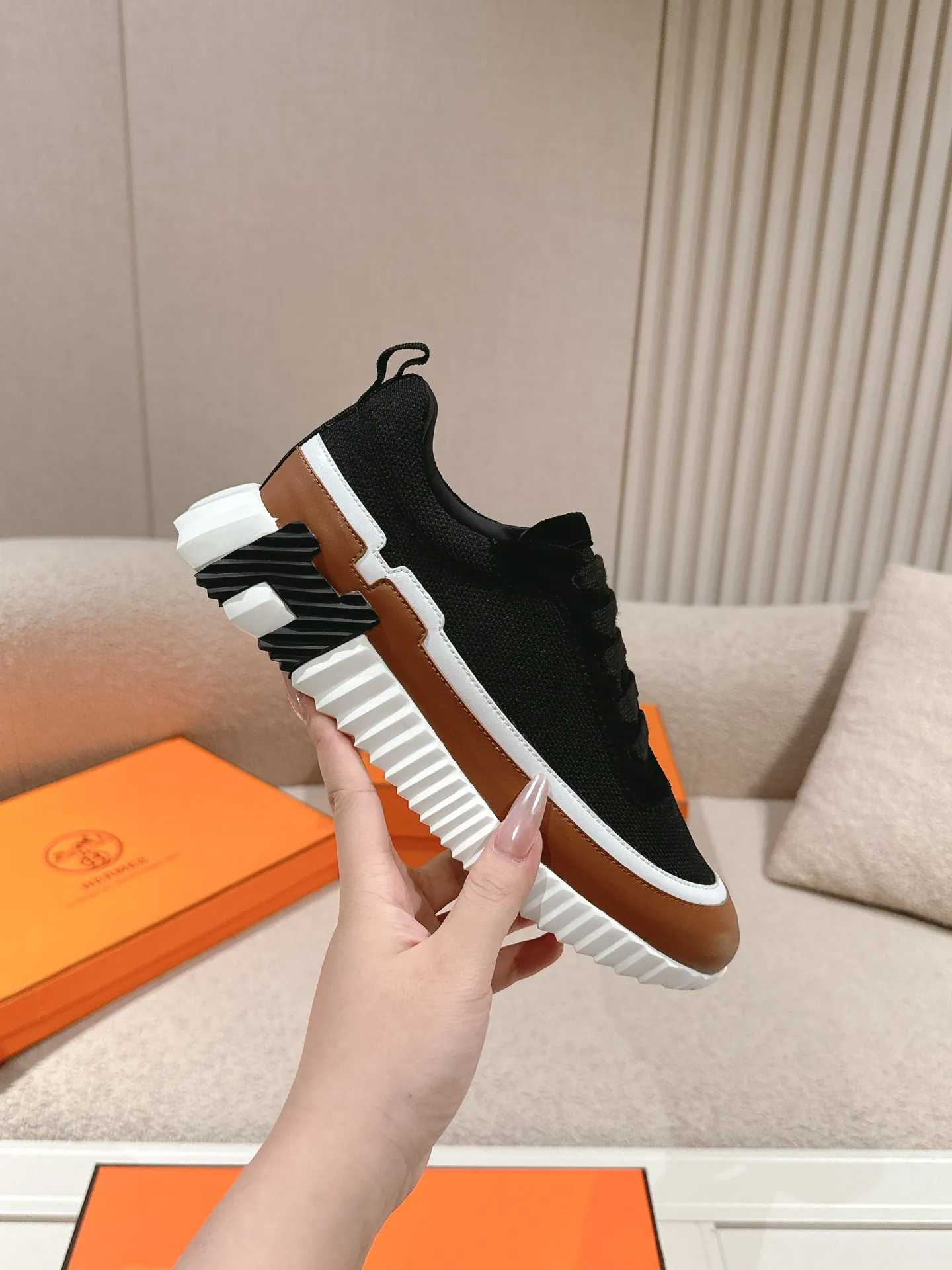 Hermès 厚底スニーカー ブラック カジュアルスタイル