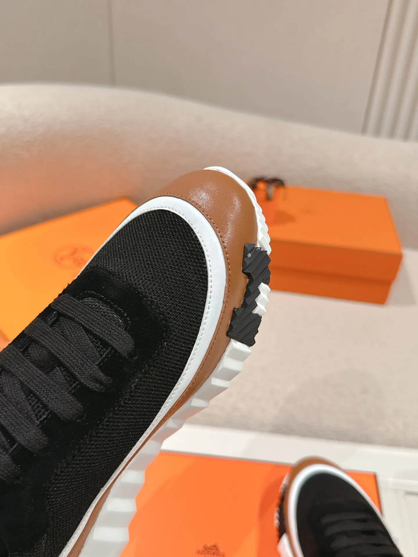 Hermès 厚底スニーカー ブラック カジュアルスタイル - 画像 (7)