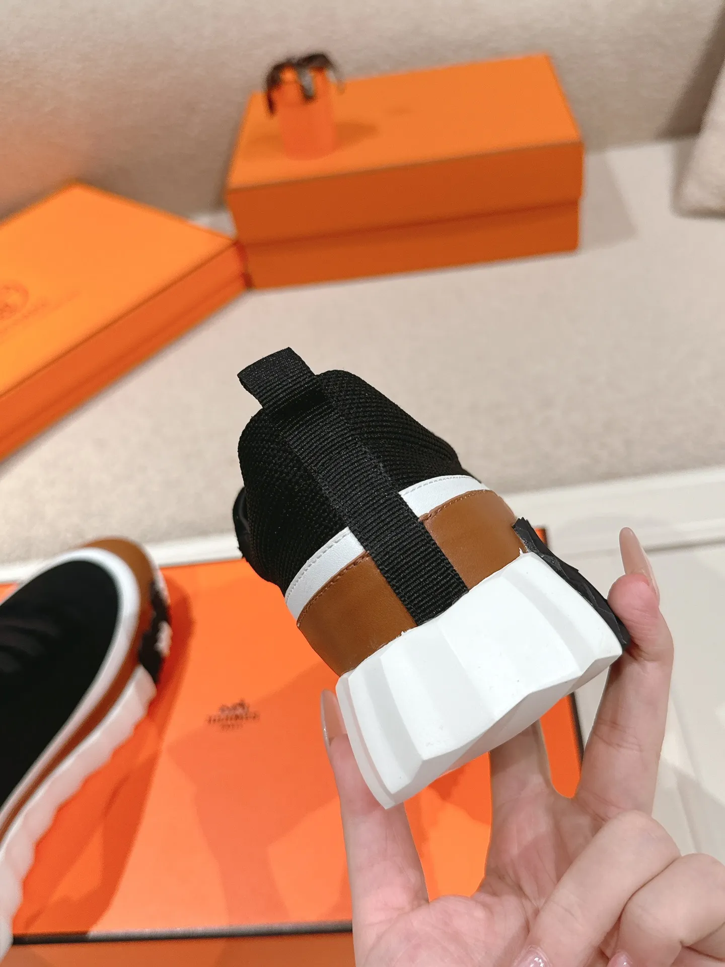 Hermès 厚底スニーカー ブラック カジュアルスタイル - 画像 (8)