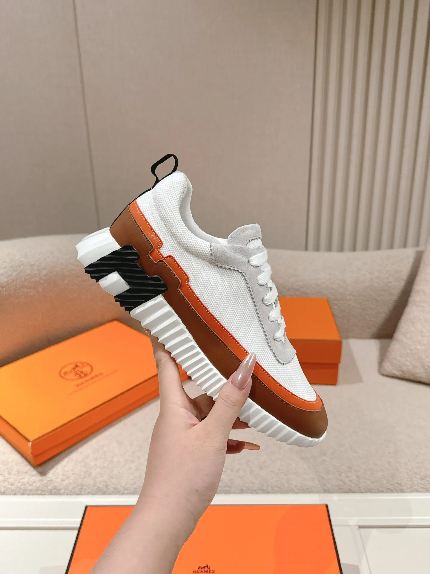 エルメス厚底スニーカーオレンジホワイトカジュアル
