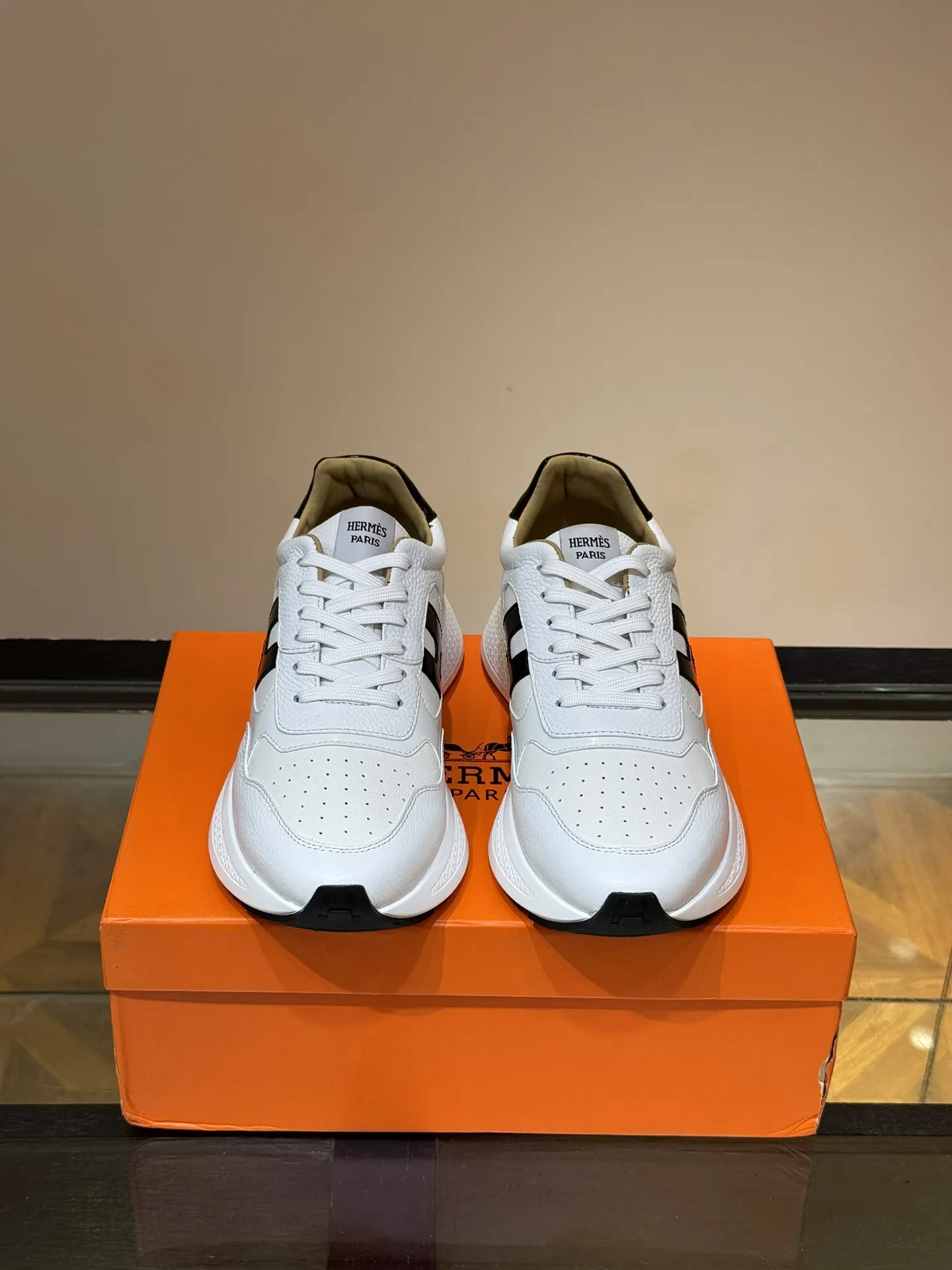 エルメス ホワイト厚底スニーカー Hugo - 画像 (3)
