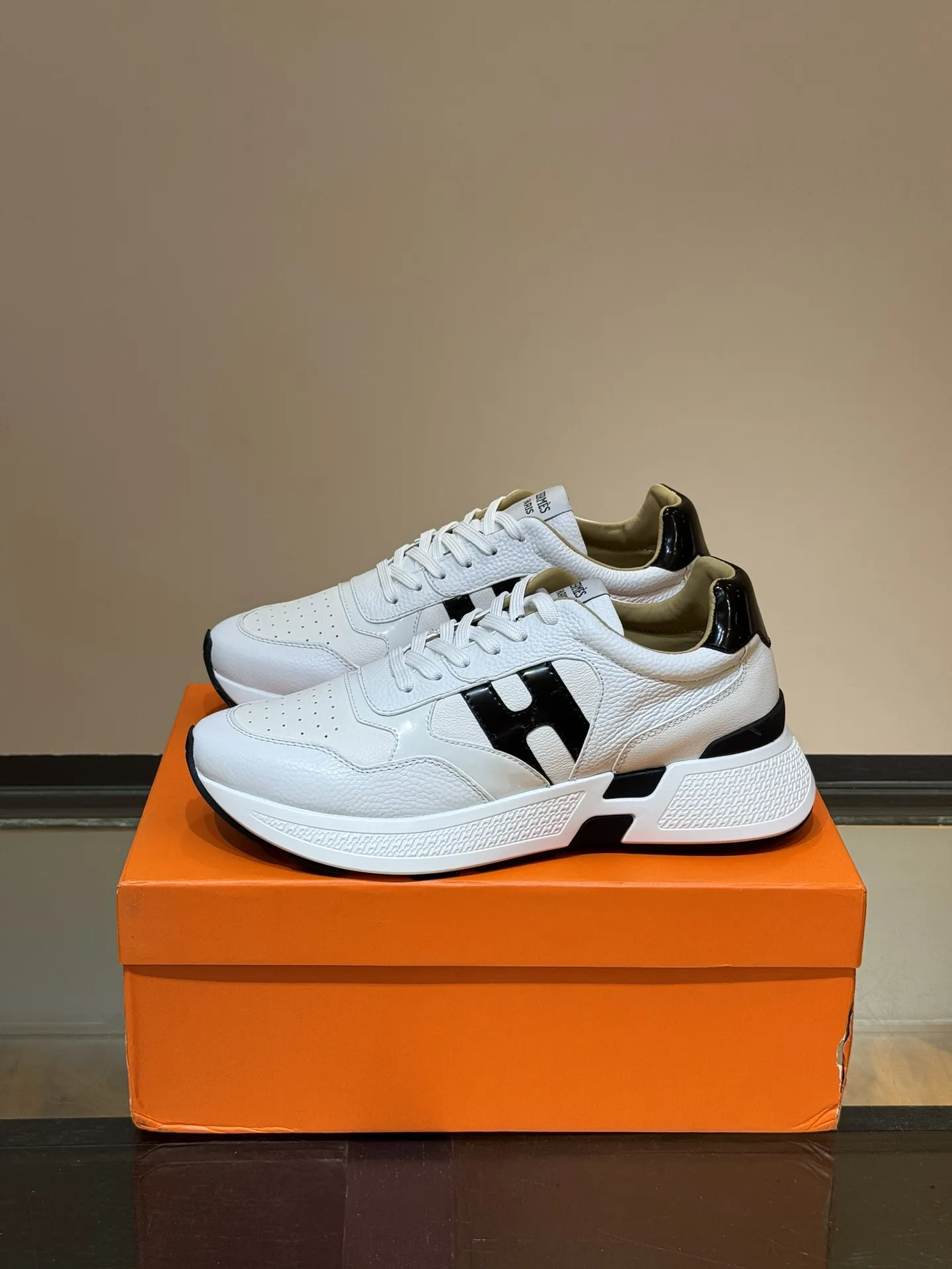 エルメス ホワイト厚底スニーカー Hugo - 画像 (4)