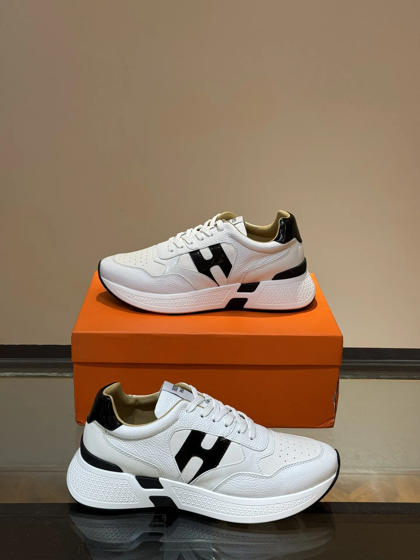 エルメス ホワイト厚底スニーカー Hugo - 画像 (5)