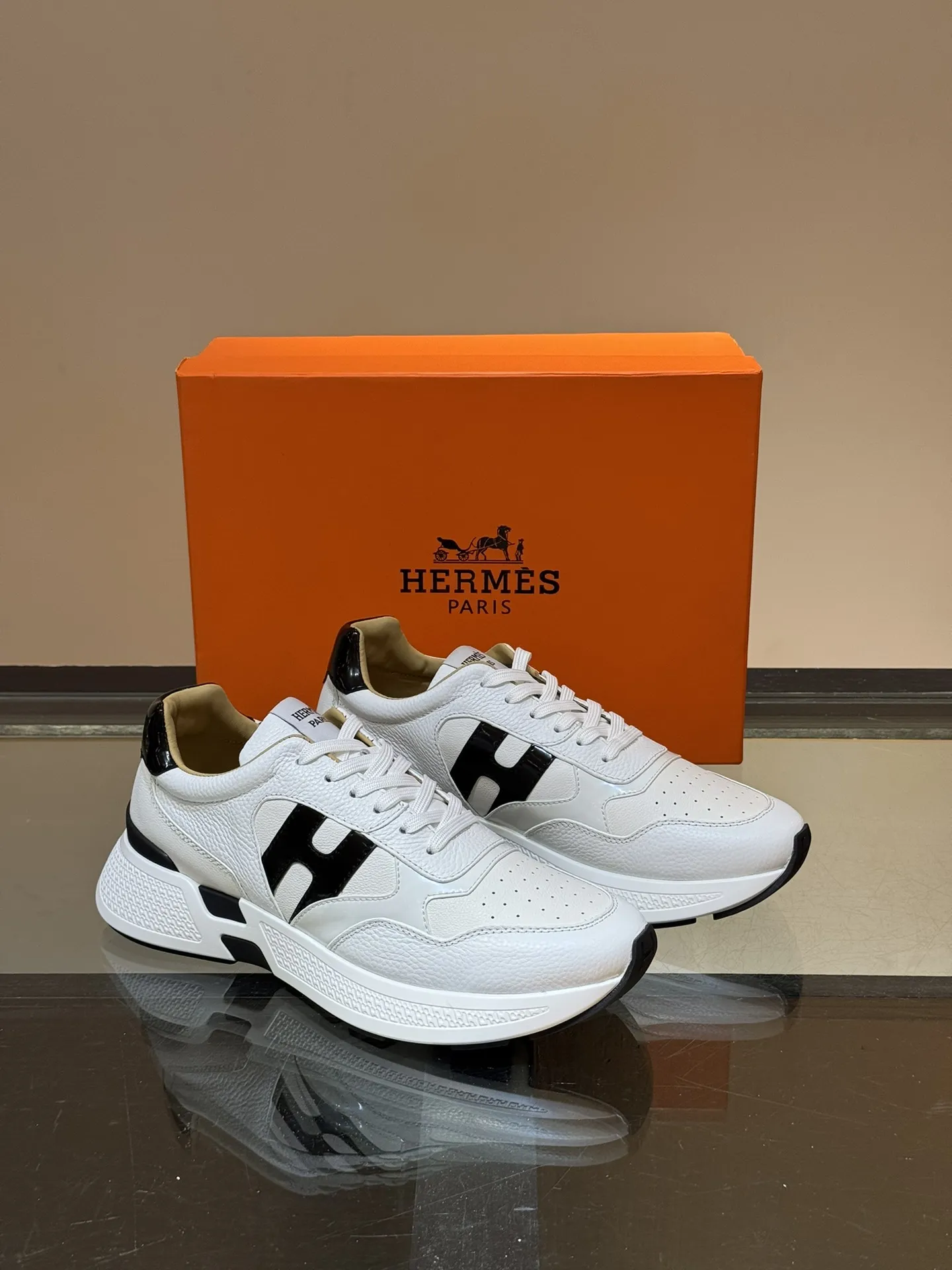 エルメス ホワイト厚底スニーカー Hugo - 画像 (6)