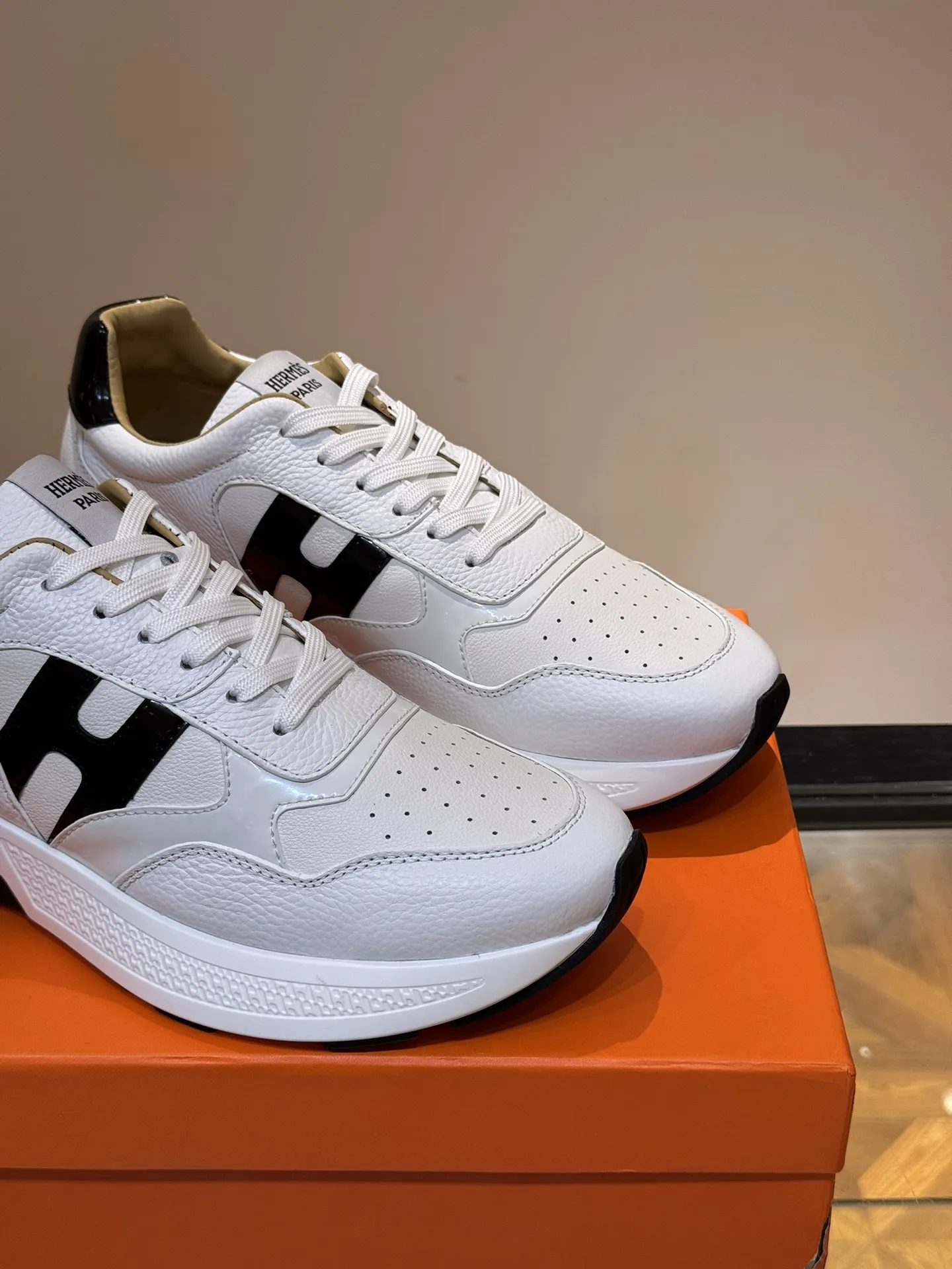 エルメス ホワイト厚底スニーカー Hugo - 画像 (8)