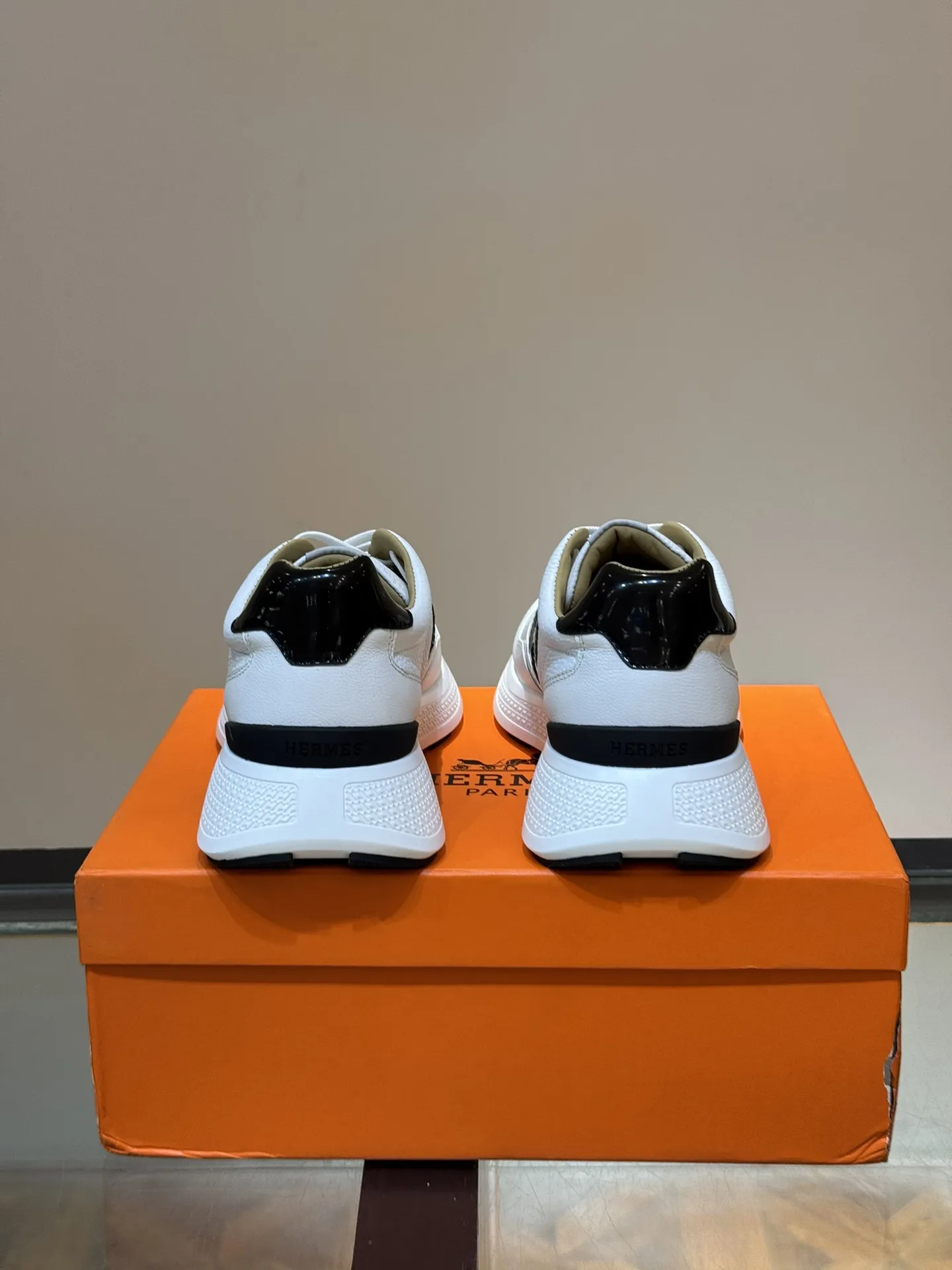 エルメス ホワイト厚底スニーカー Hugo - 画像 (9)