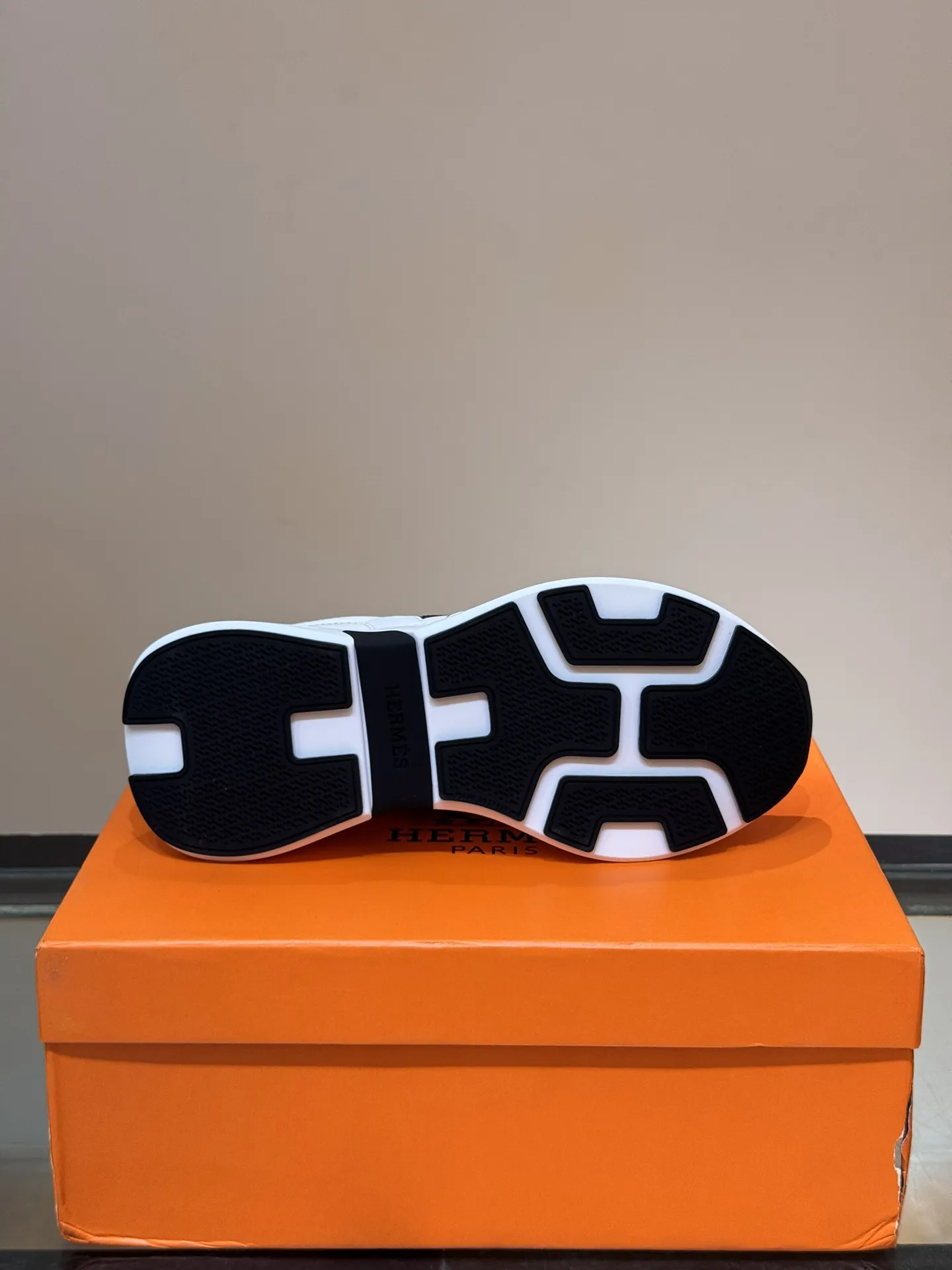 エルメス ホワイト厚底スニーカー Hugo - 画像 (10)