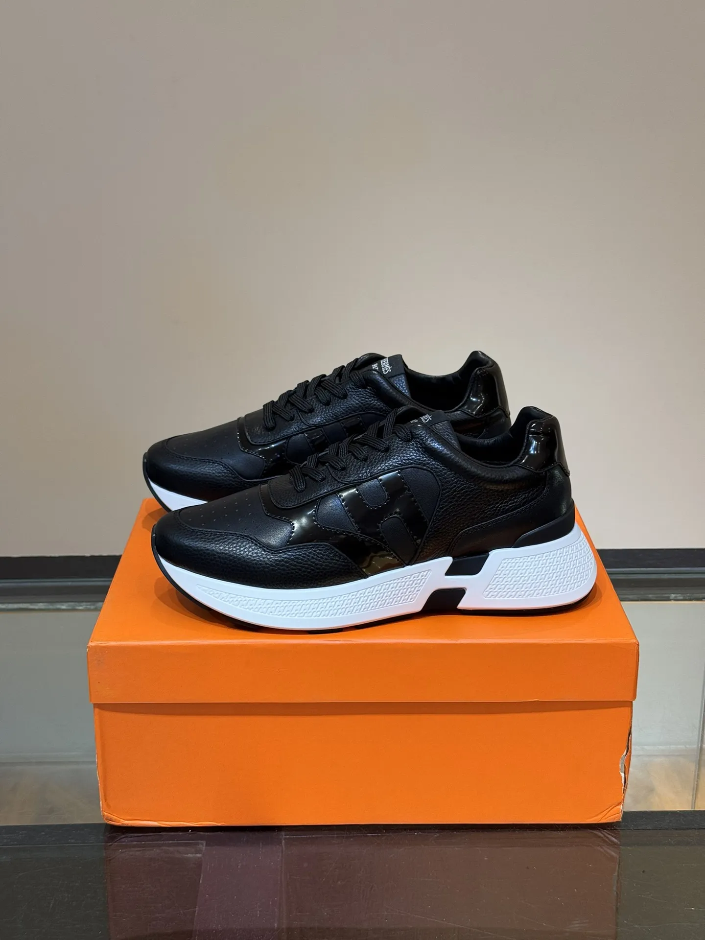 HERMES Hugo 厚底スニーカー ブラック カジュアル - 画像 (4)