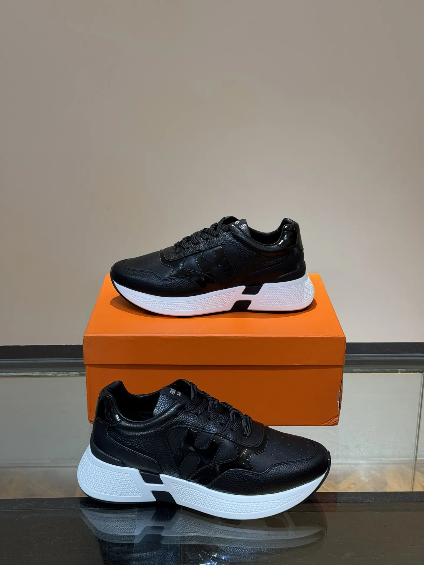 HERMES Hugo 厚底スニーカー ブラック カジュアル - 画像 (5)