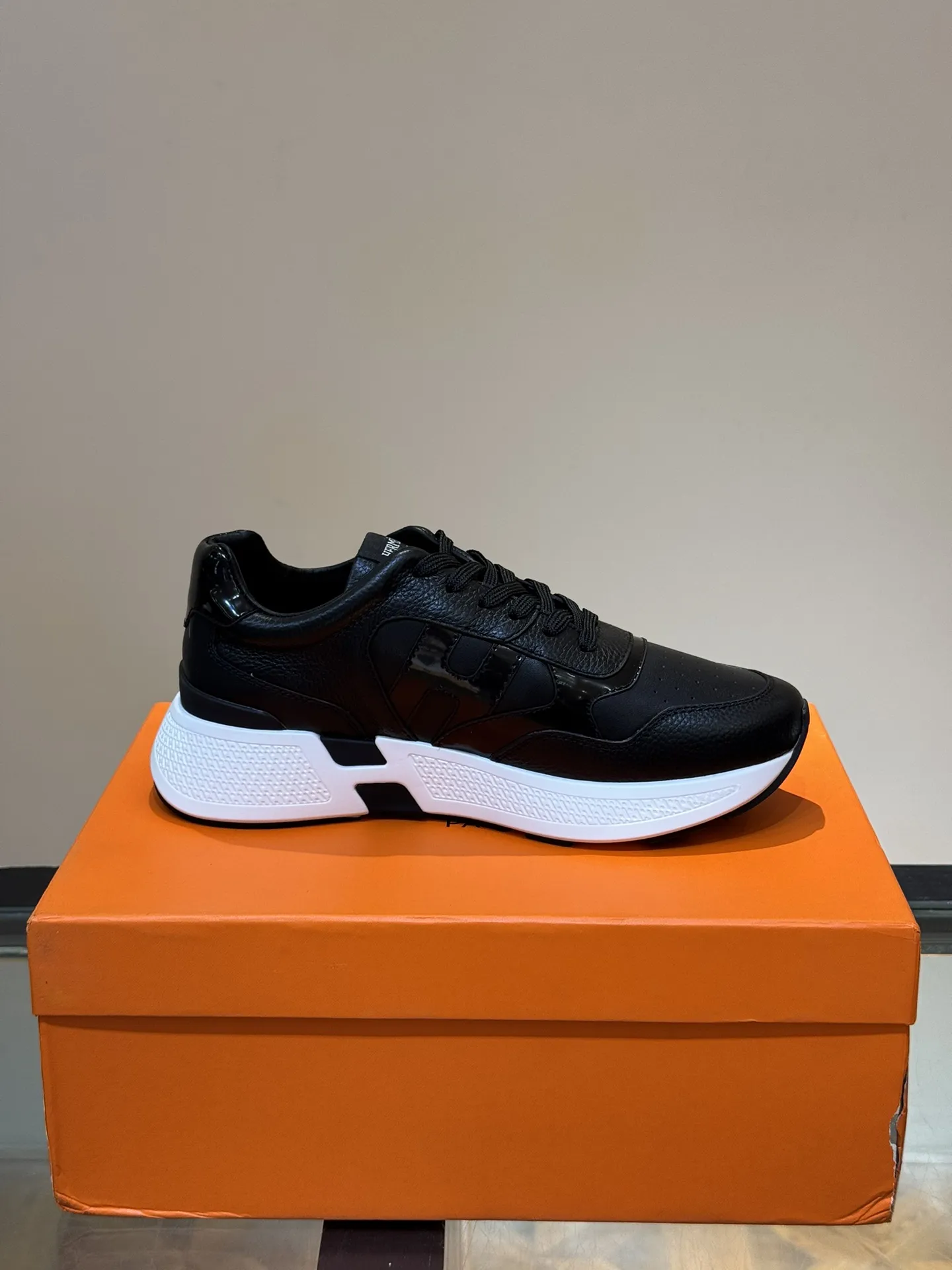 HERMES Hugo 厚底スニーカー ブラック カジュアル - 画像 (7)