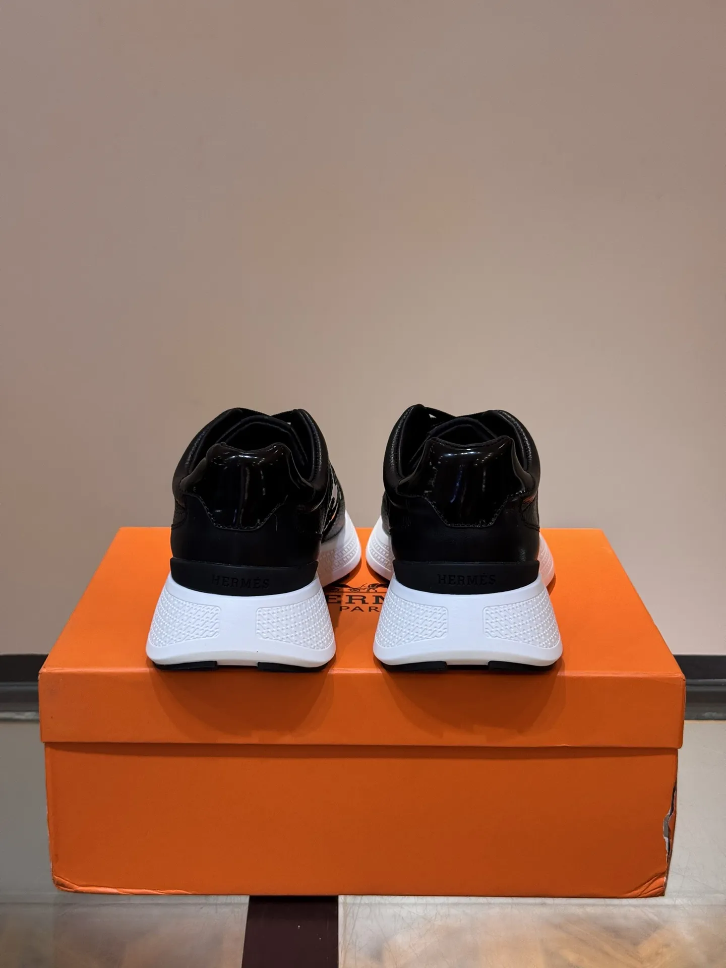 HERMES Hugo 厚底スニーカー ブラック カジュアル - 画像 (9)