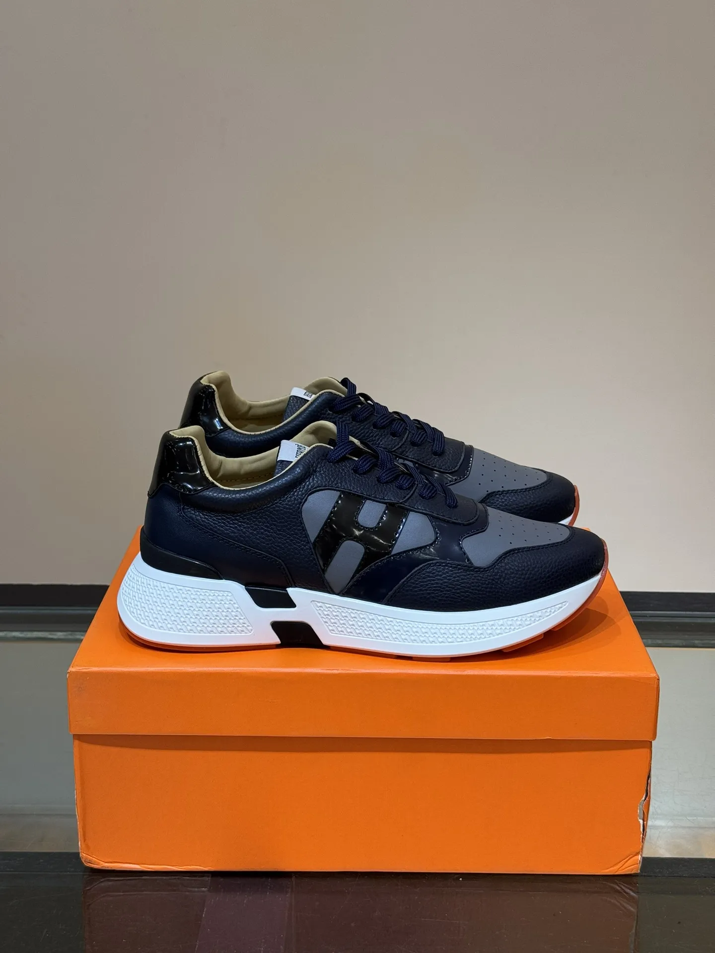 HERMES Hugo 厚底スニーカー ネイビー スタイル