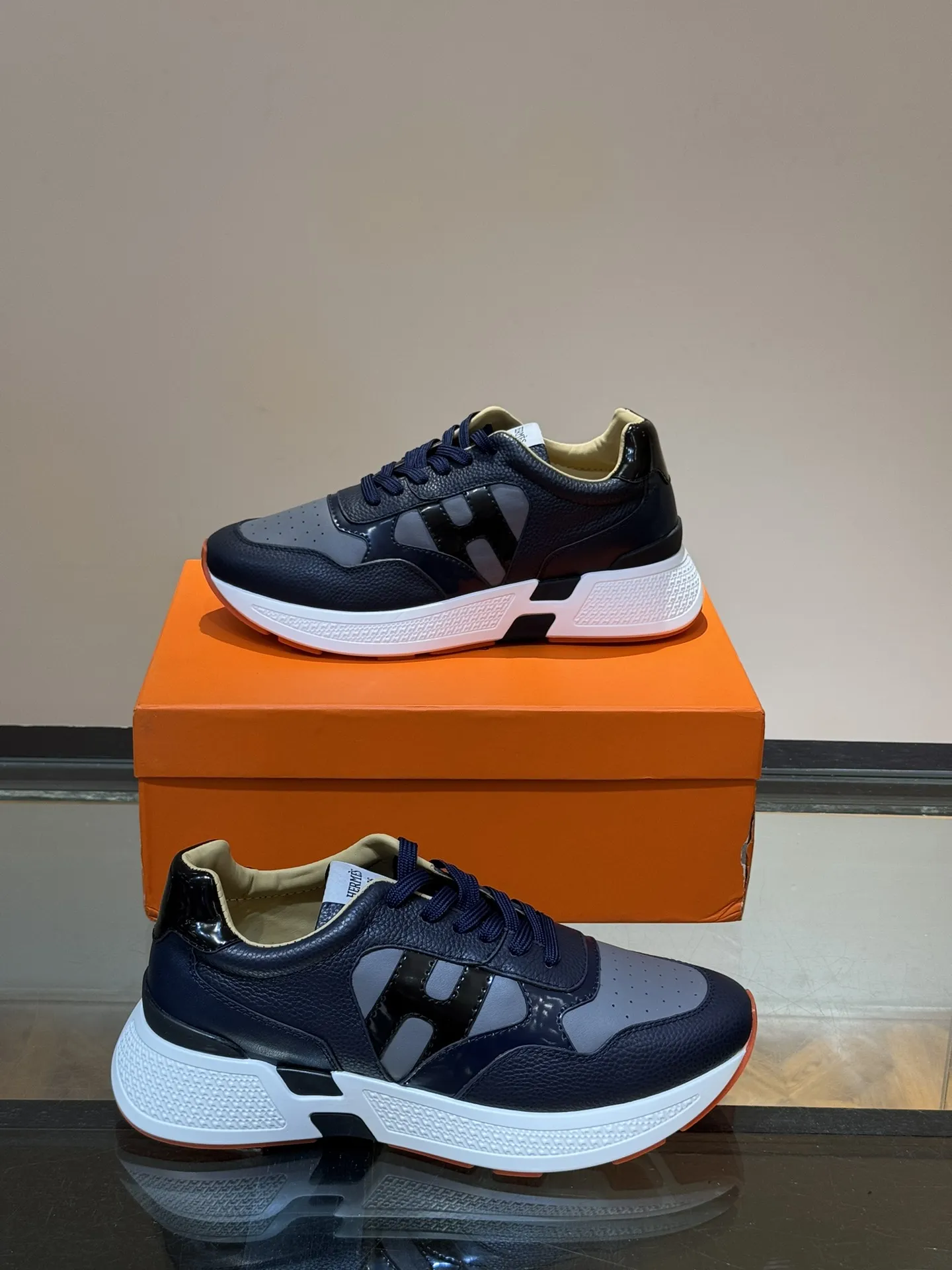 HERMES Hugo 厚底スニーカー ネイビー スタイル - 画像 (5)