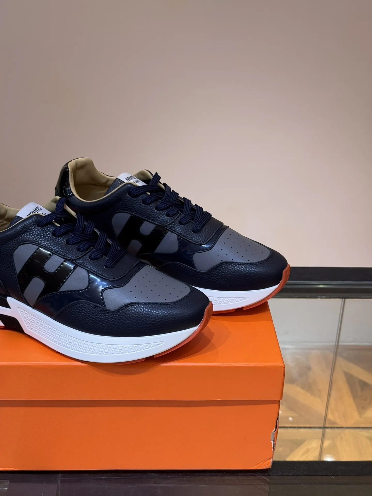 HERMES Hugo 厚底スニーカー ネイビー スタイル - 画像 (7)