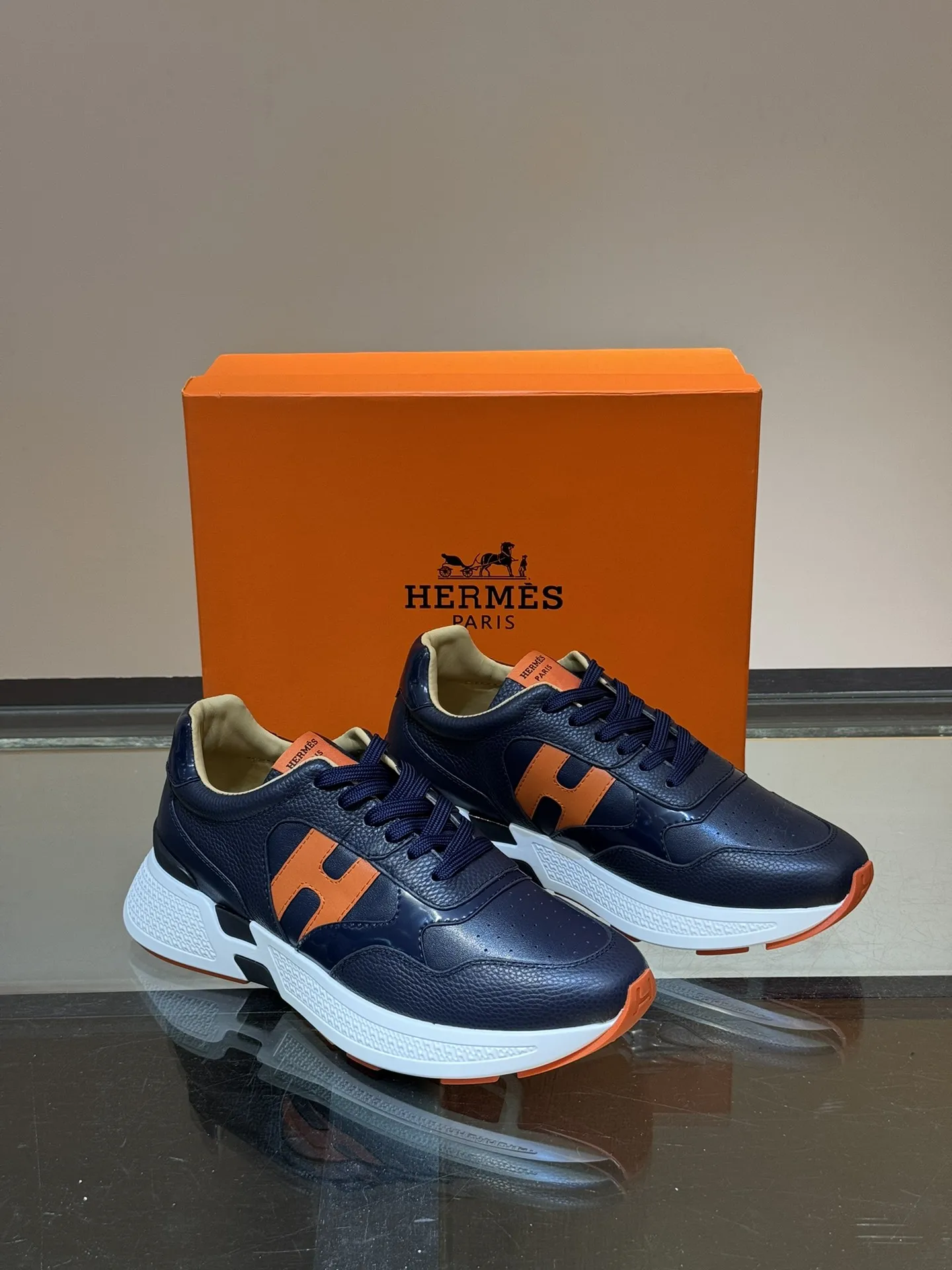 HERMES Hugo厚底スニーカー ブラック オレンジ - 画像 (6)