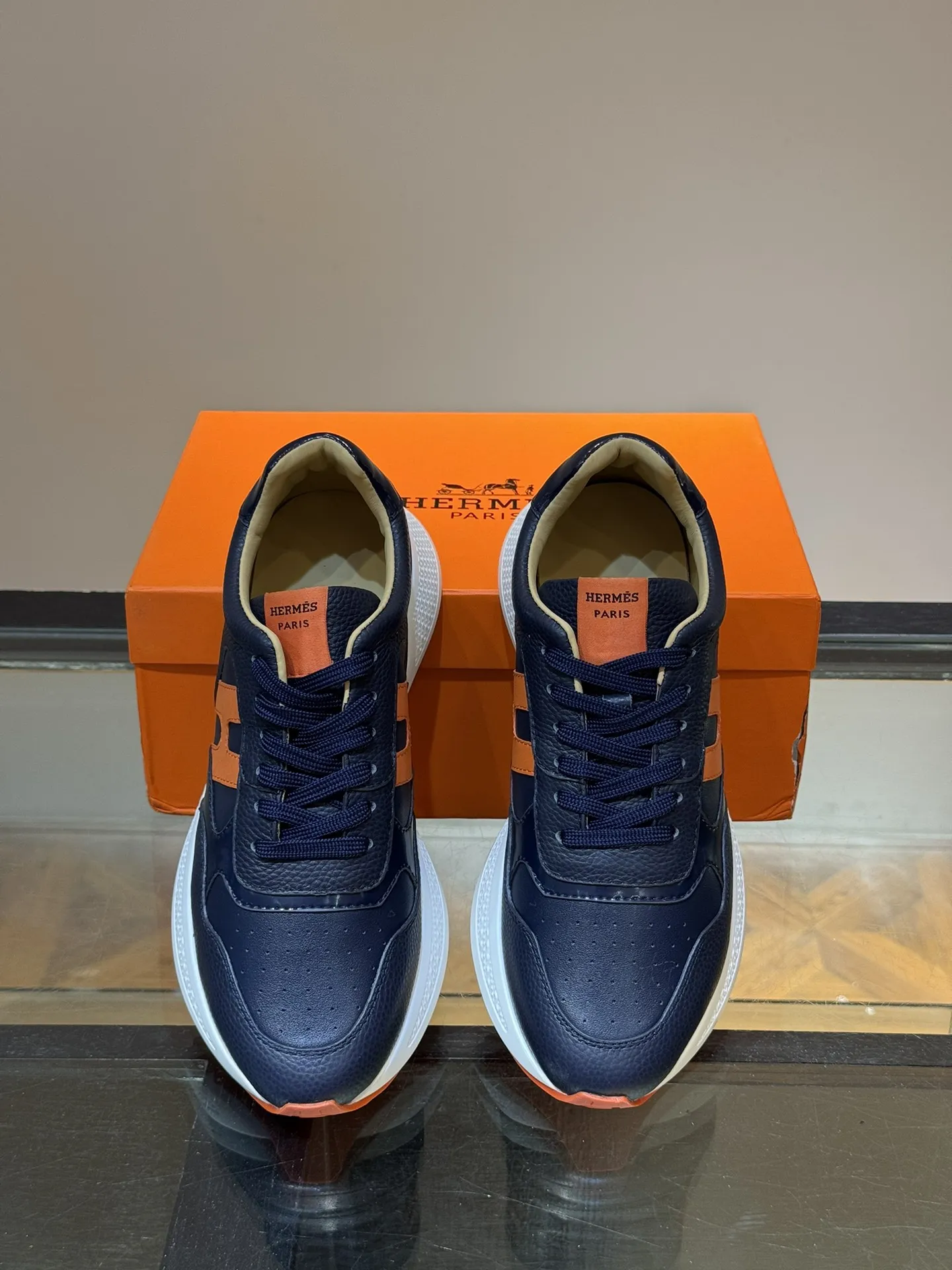 HERMES Hugo厚底スニーカー ブラック オレンジ - 画像 (7)