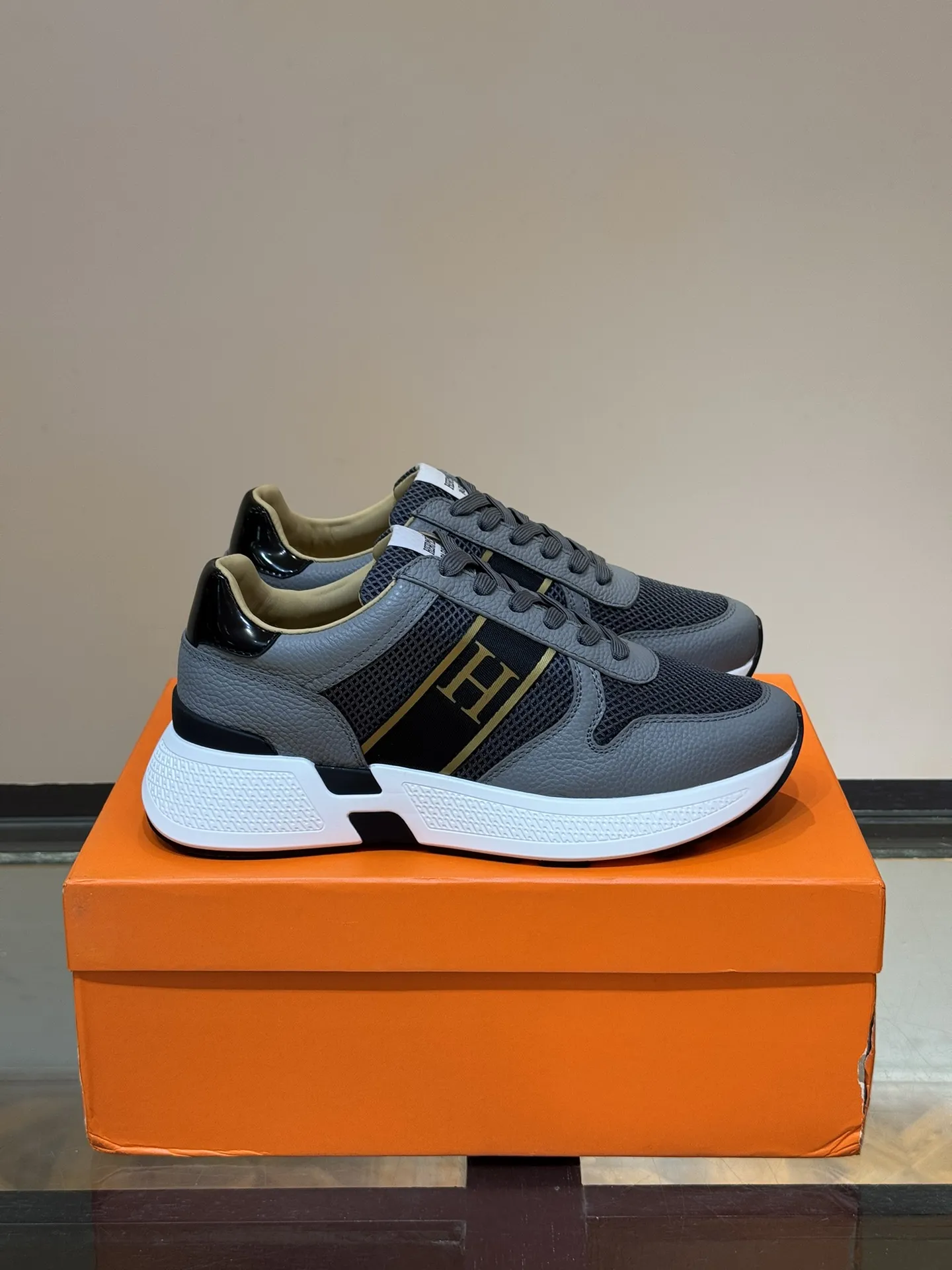 HERMES Hugo 厚底スニーカー グレー メンズ