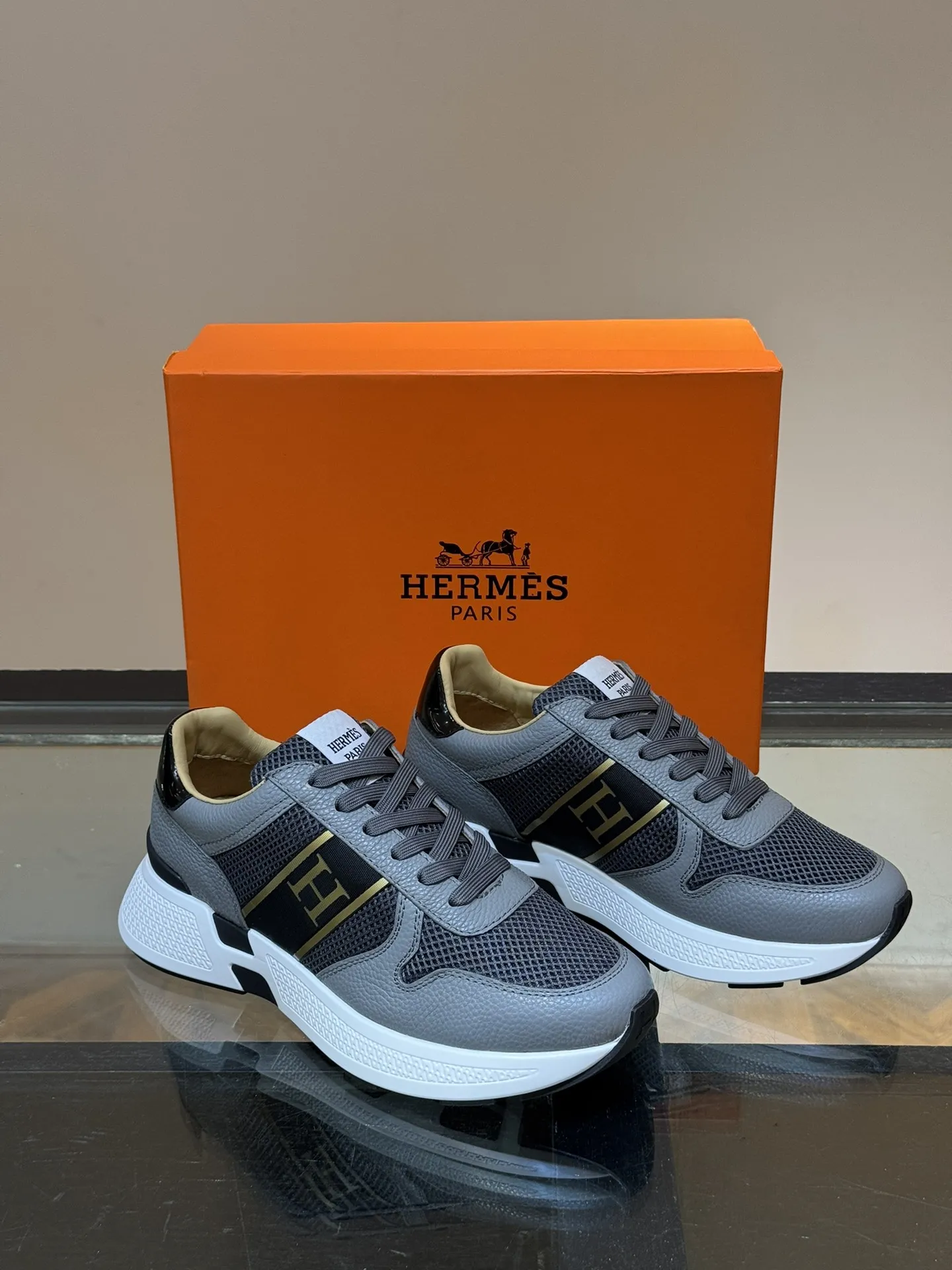 HERMES Hugo 厚底スニーカー グレー メンズ - 画像 (6)