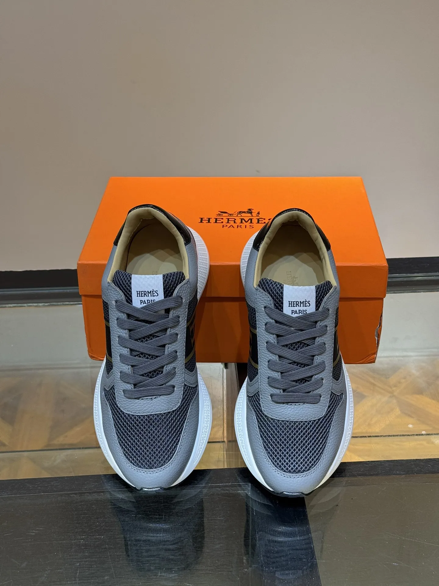 HERMES Hugo 厚底スニーカー グレー メンズ - 画像 (7)