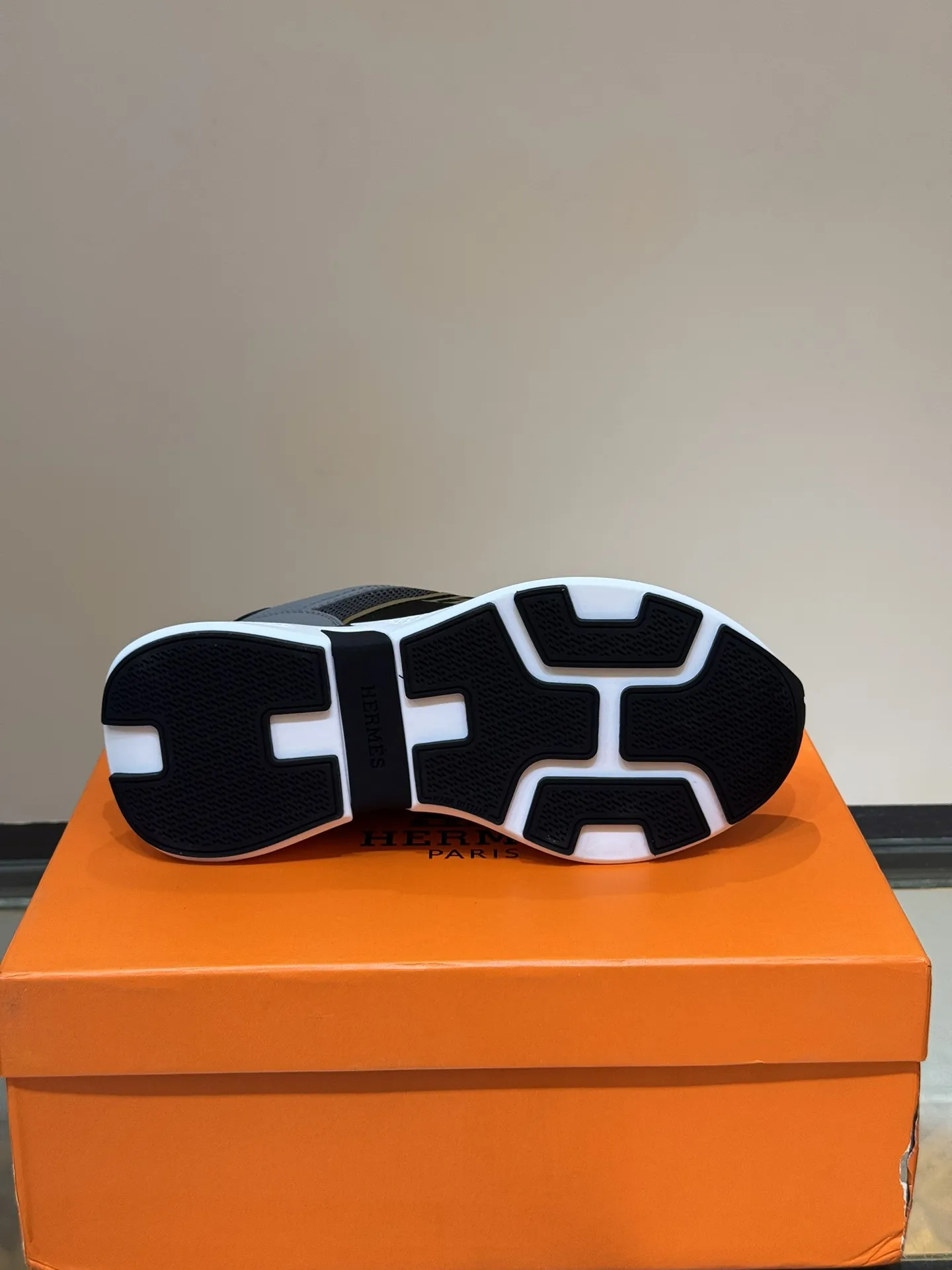 HERMES Hugo 厚底スニーカー グレー メンズ - 画像 (10)