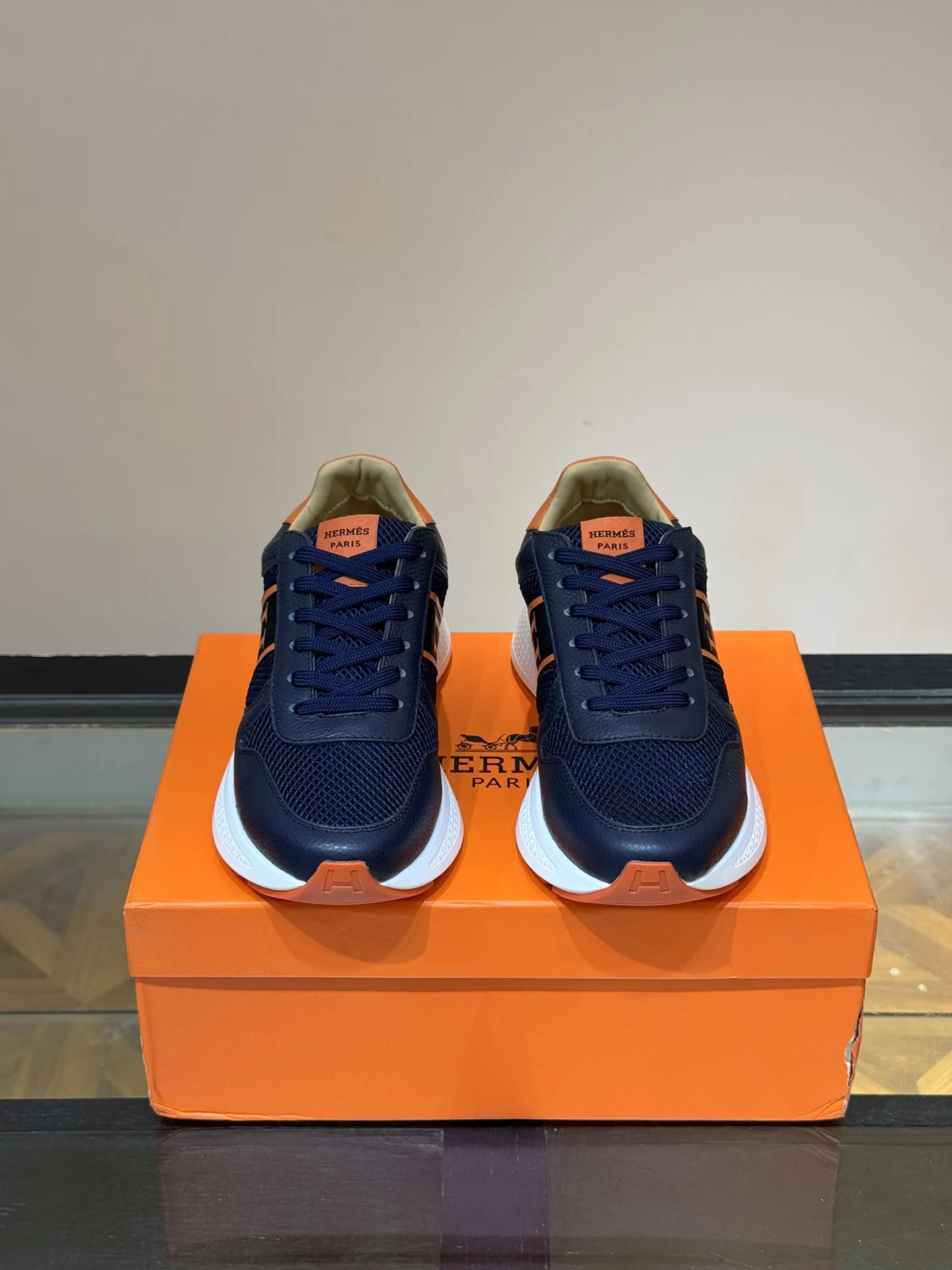 HERMES Hugo 厚底スニーカー ブラック オレンジ - 画像 (3)