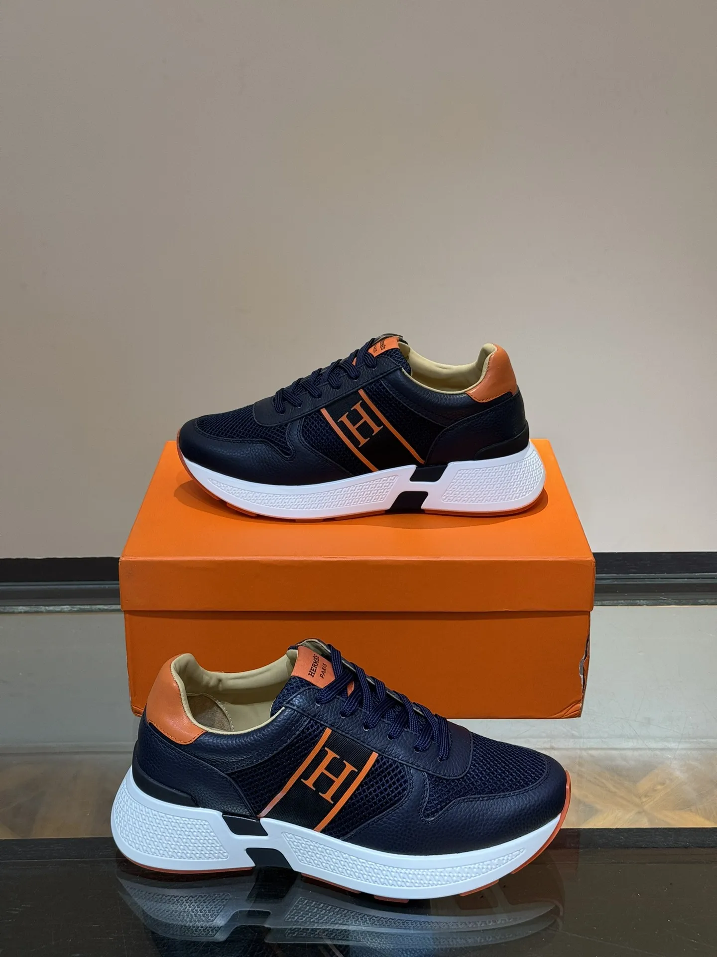HERMES Hugo 厚底スニーカー ブラック オレンジ - 画像 (5)