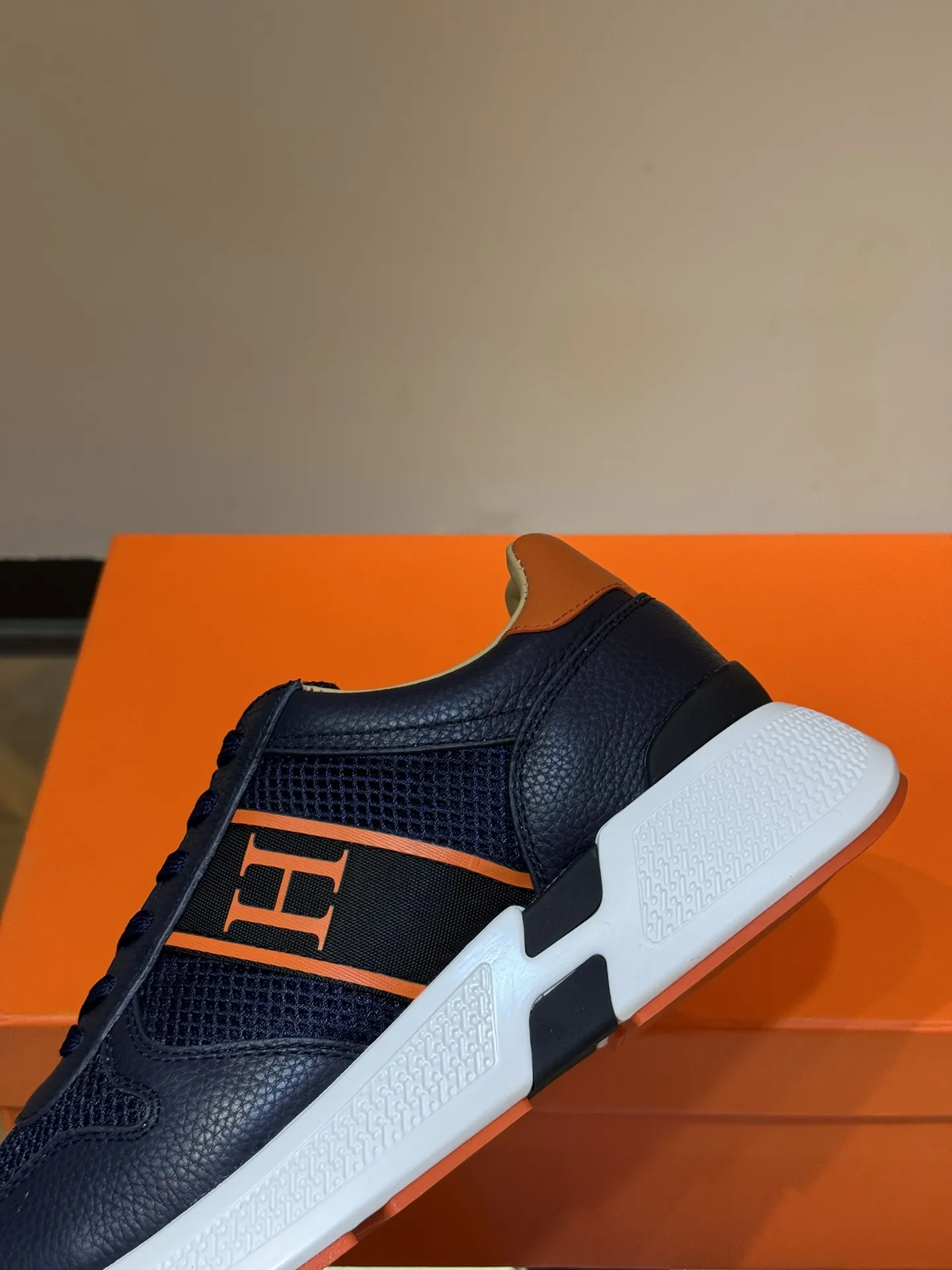 HERMES Hugo 厚底スニーカー ブラック オレンジ - 画像 (7)