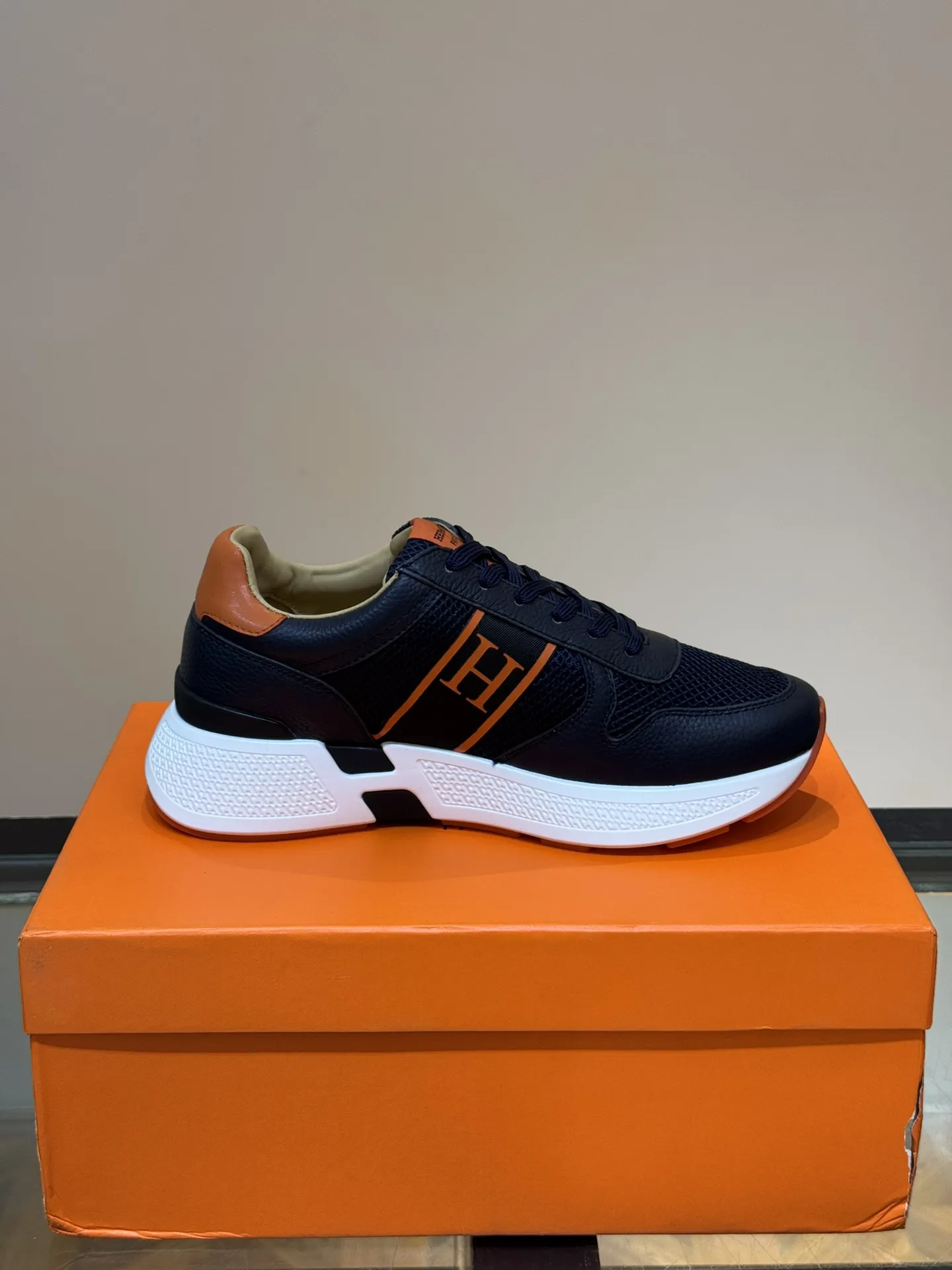 HERMES Hugo 厚底スニーカー ブラック オレンジ - 画像 (8)