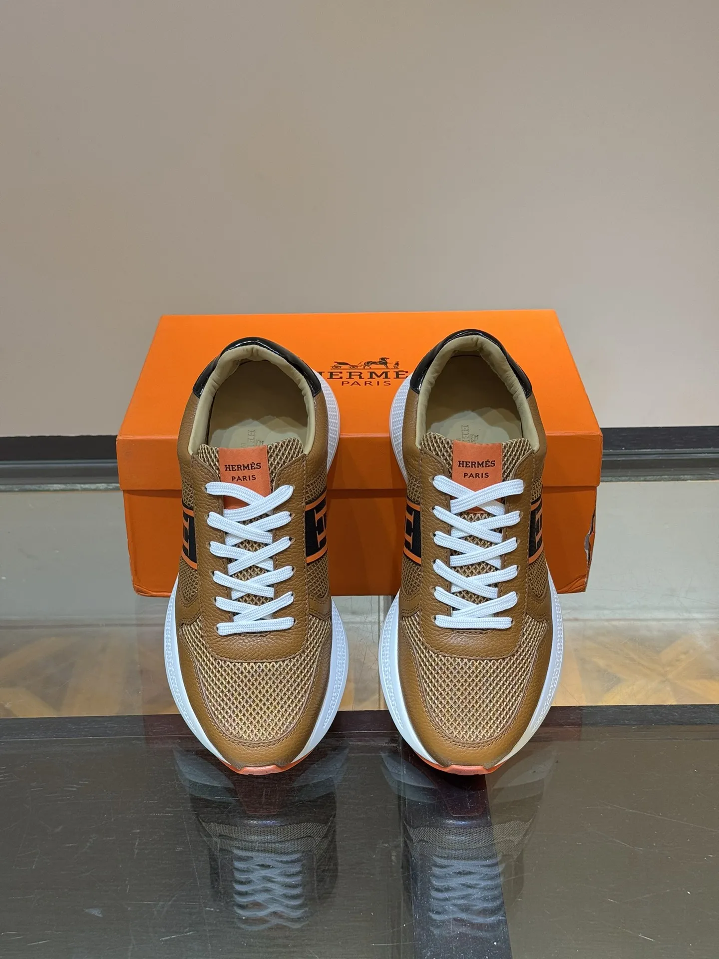 HERMES Hugo厚底スニーカー茶色カジュアルスタイル - 画像 (5)