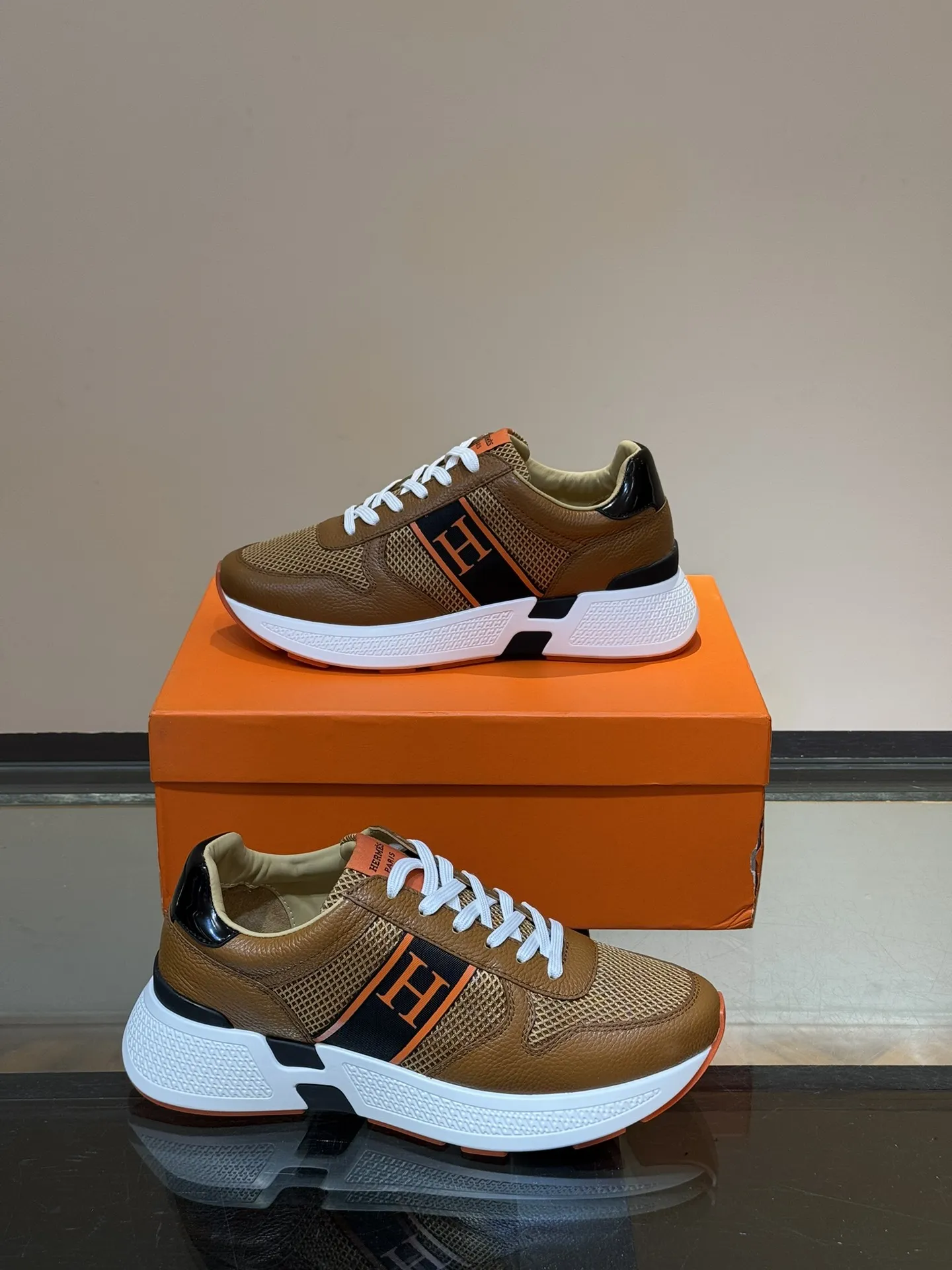 HERMES Hugo厚底スニーカー茶色カジュアルスタイル - 画像 (6)