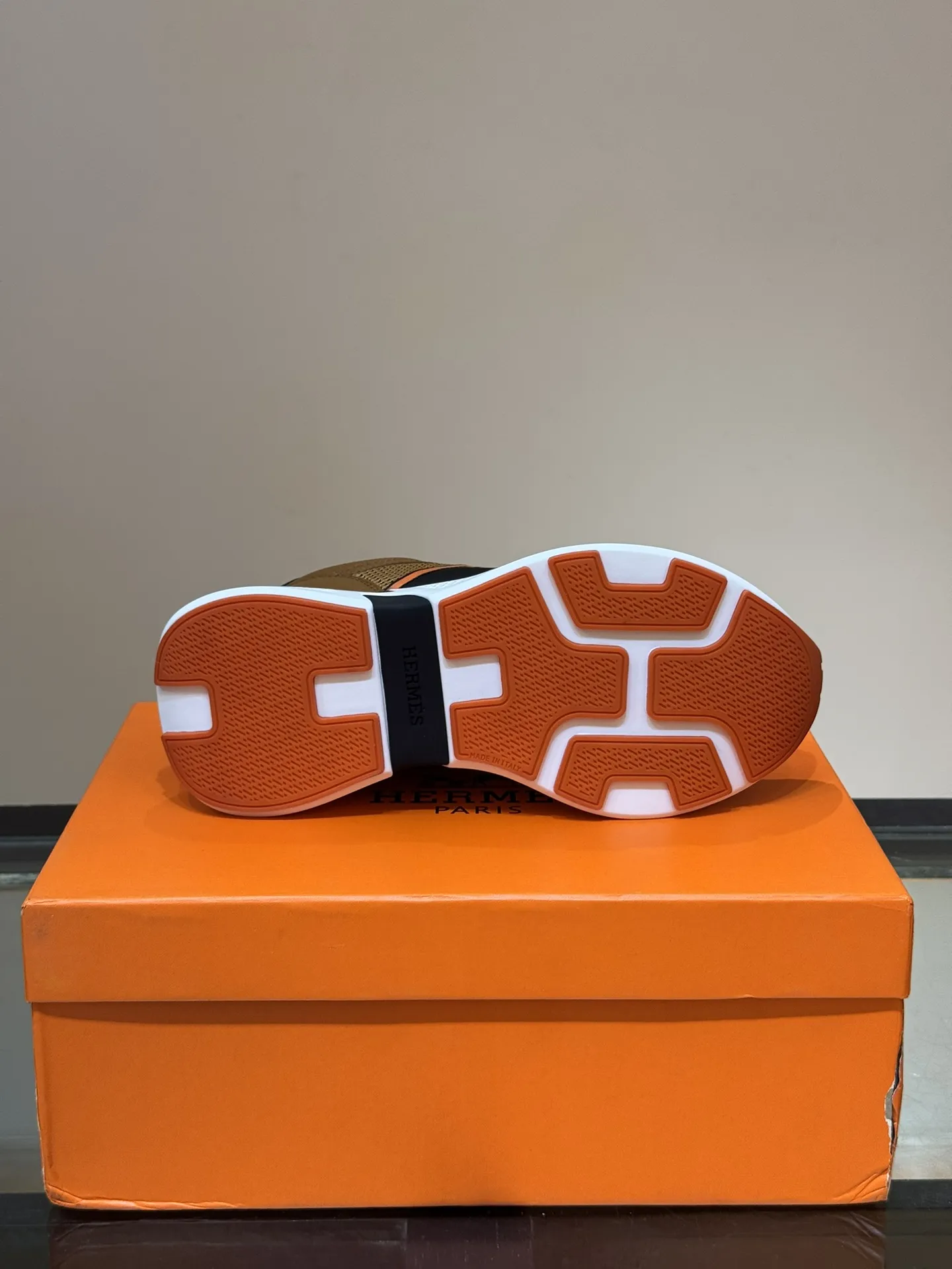 HERMES Hugo厚底スニーカー茶色カジュアルスタイル - 画像 (10)