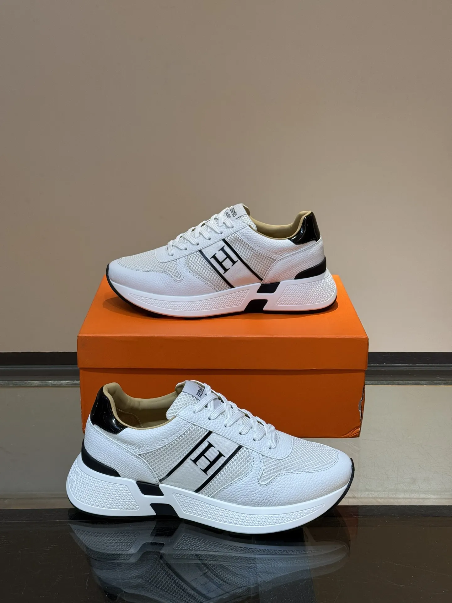 HERMES Hugo 厚底スニーカー ホワイト スタイル - 画像 (5)