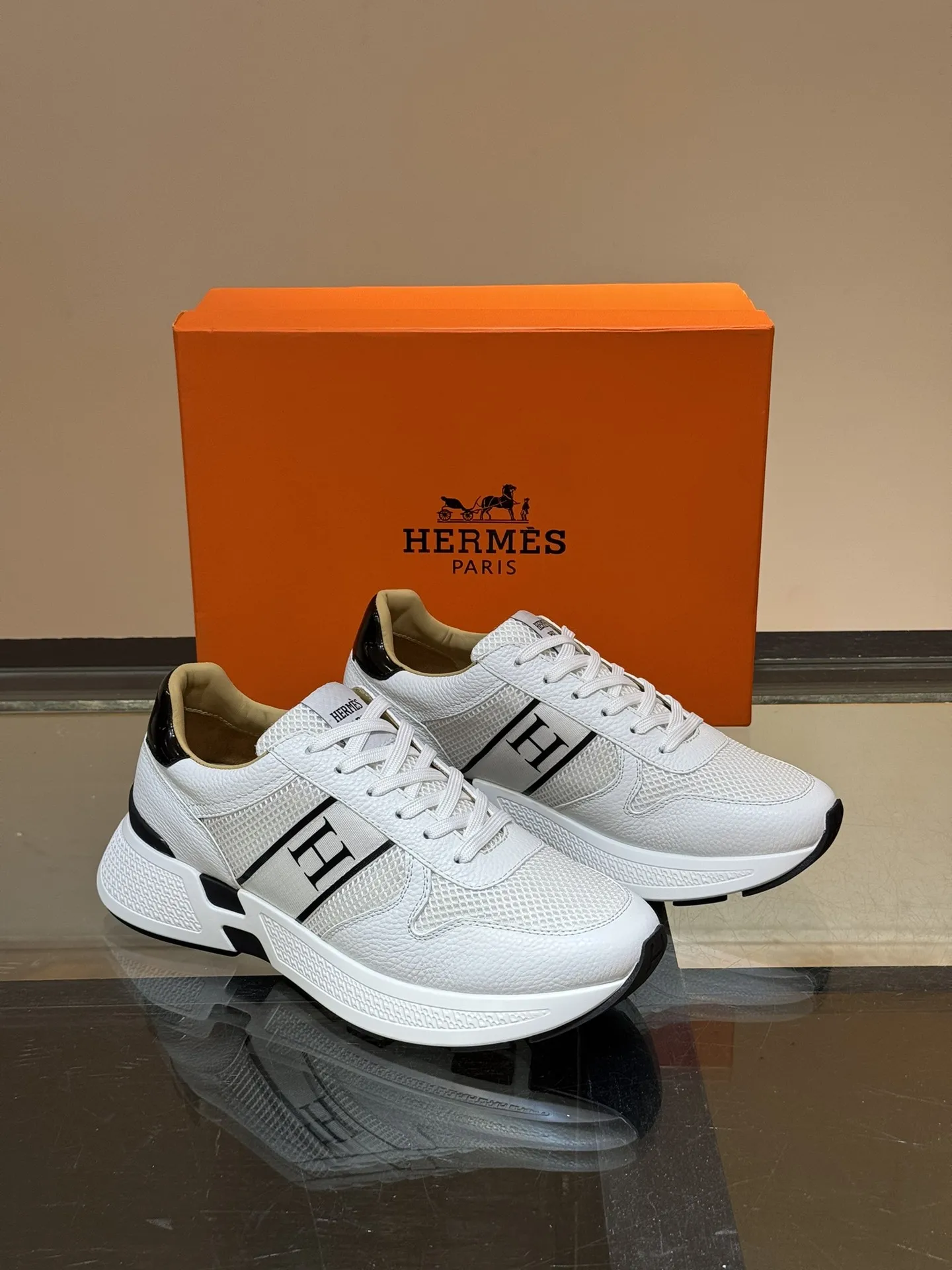 HERMES Hugo 厚底スニーカー ホワイト スタイル - 画像 (6)