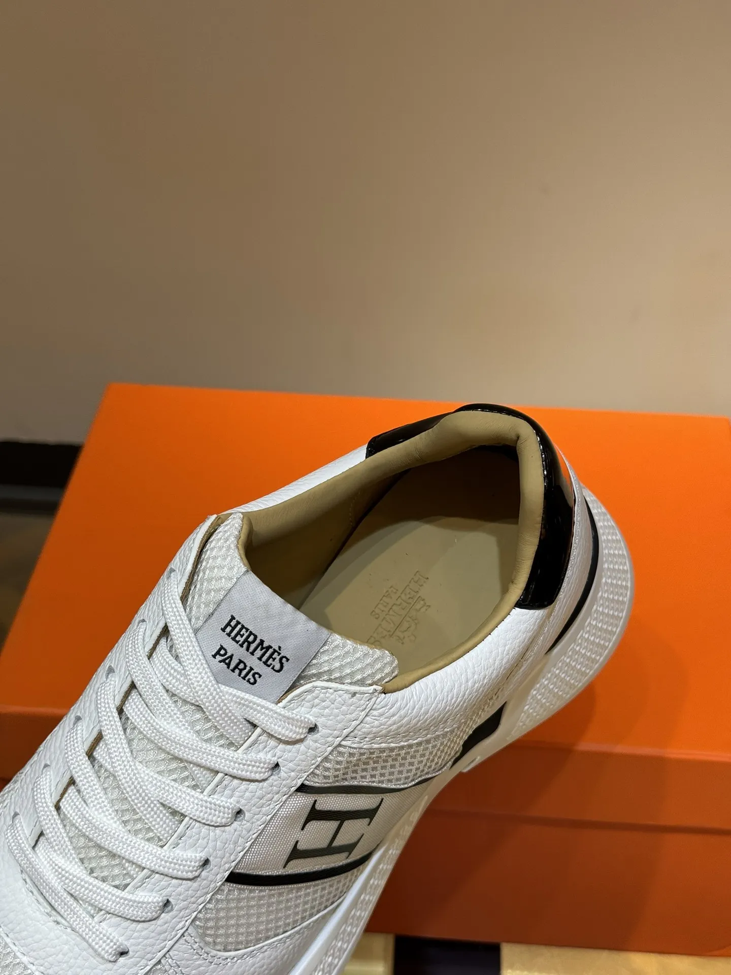 HERMES Hugo 厚底スニーカー ホワイト スタイル - 画像 (8)