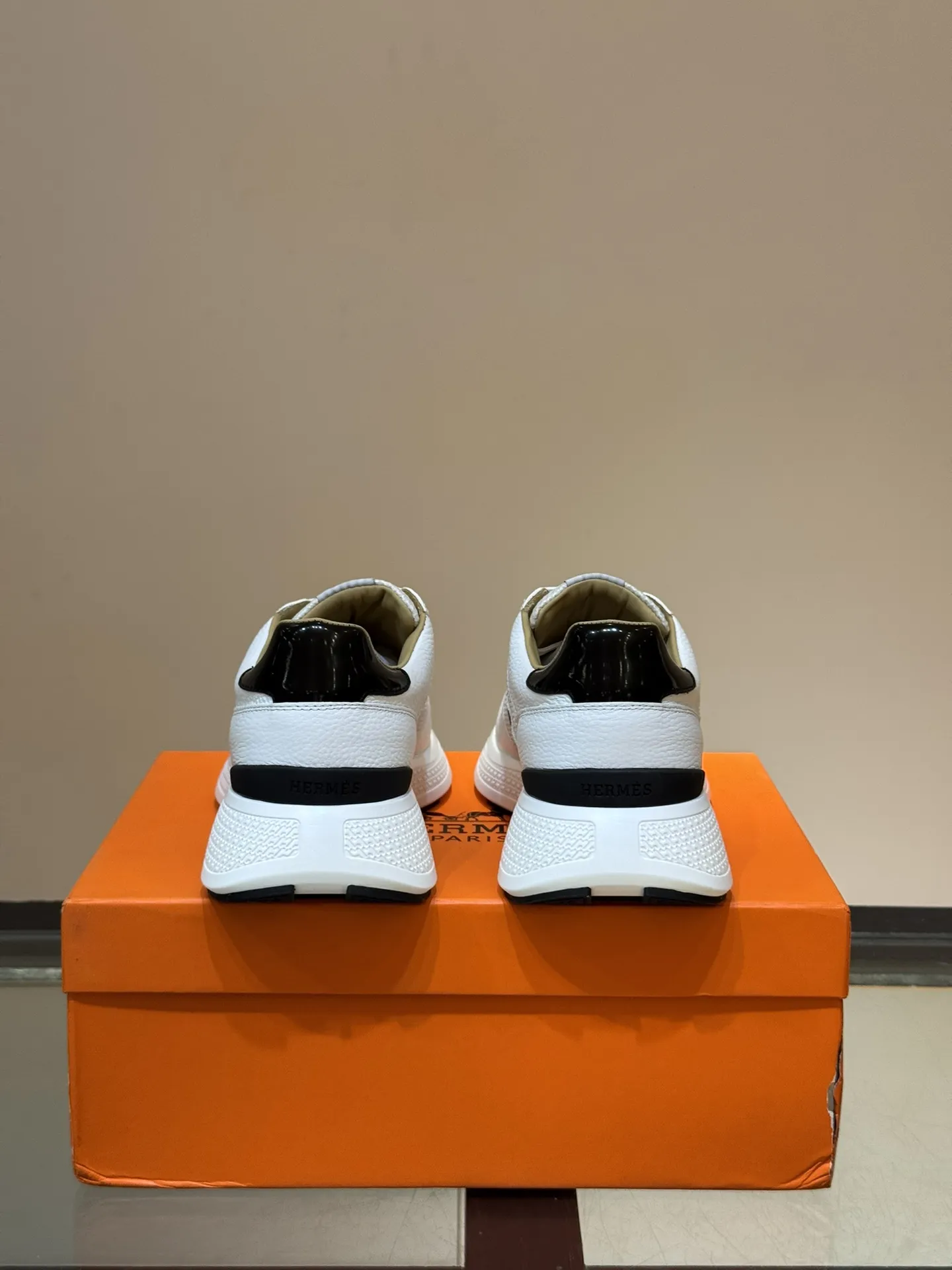 HERMES Hugo 厚底スニーカー ホワイト スタイル - 画像 (9)