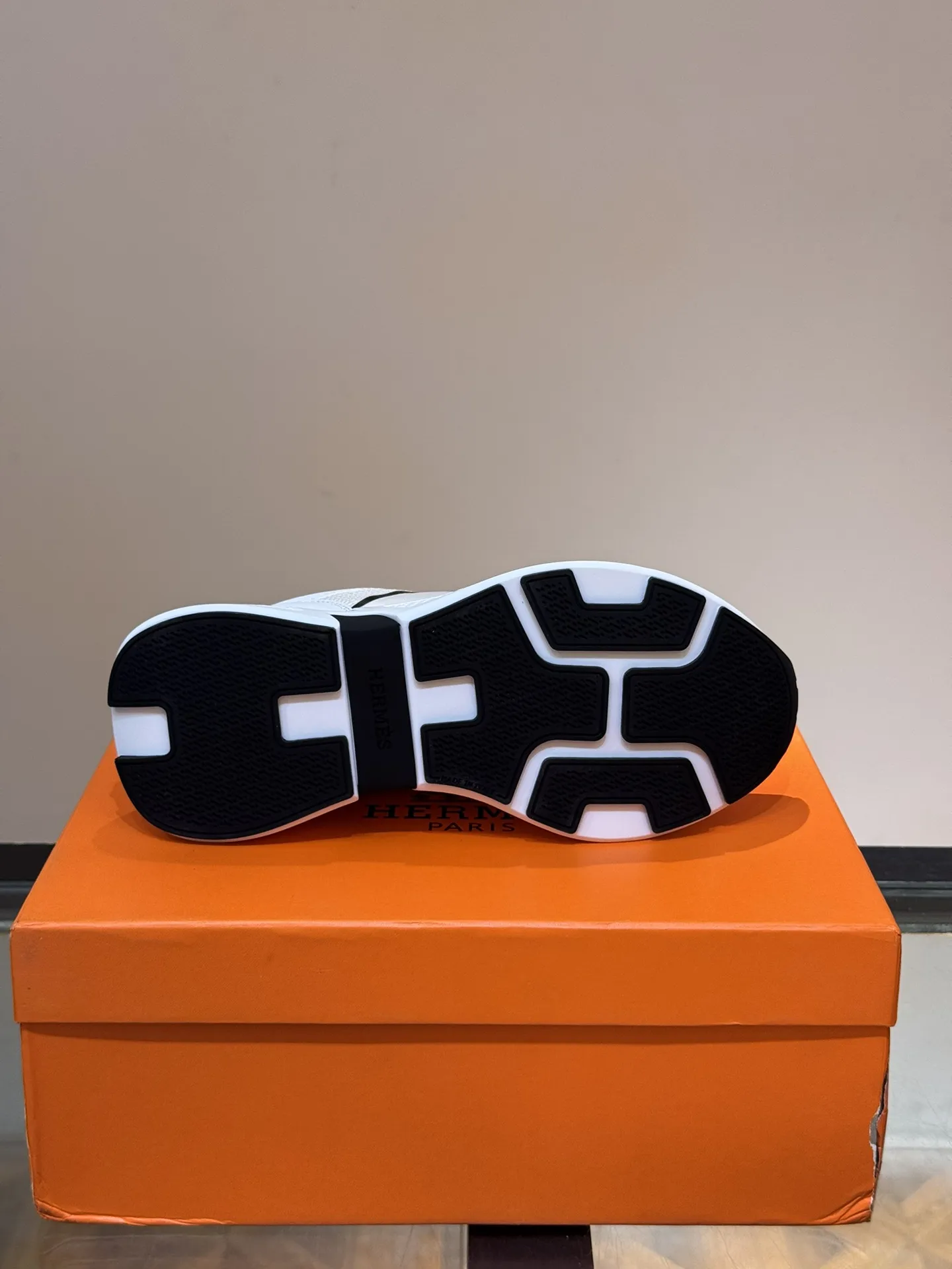 HERMES Hugo 厚底スニーカー ホワイト スタイル - 画像 (10)