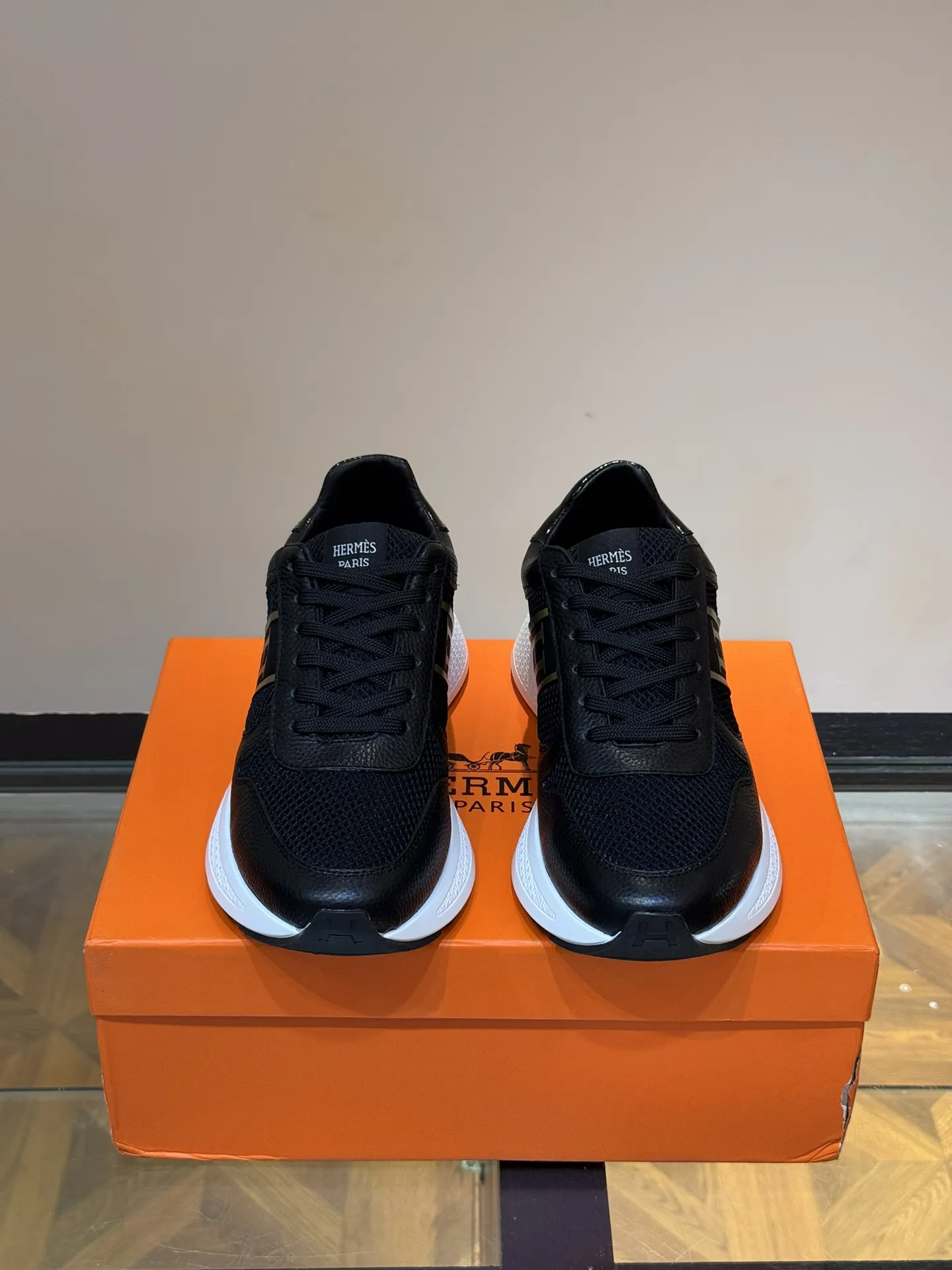 HERMES Hugo 厚底スニーカー ブラック メンズ - 画像 (3)