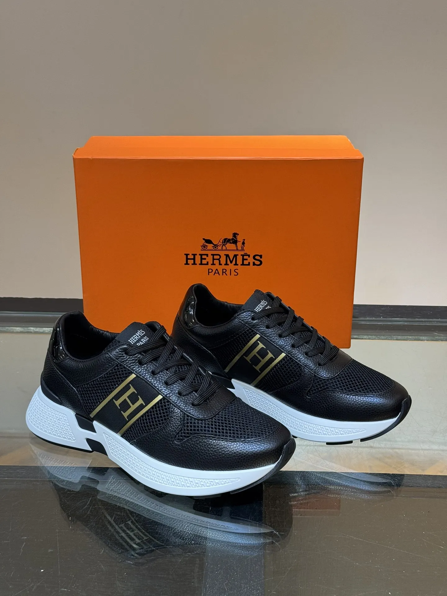 HERMES Hugo 厚底スニーカー ブラック メンズ - 画像 (6)