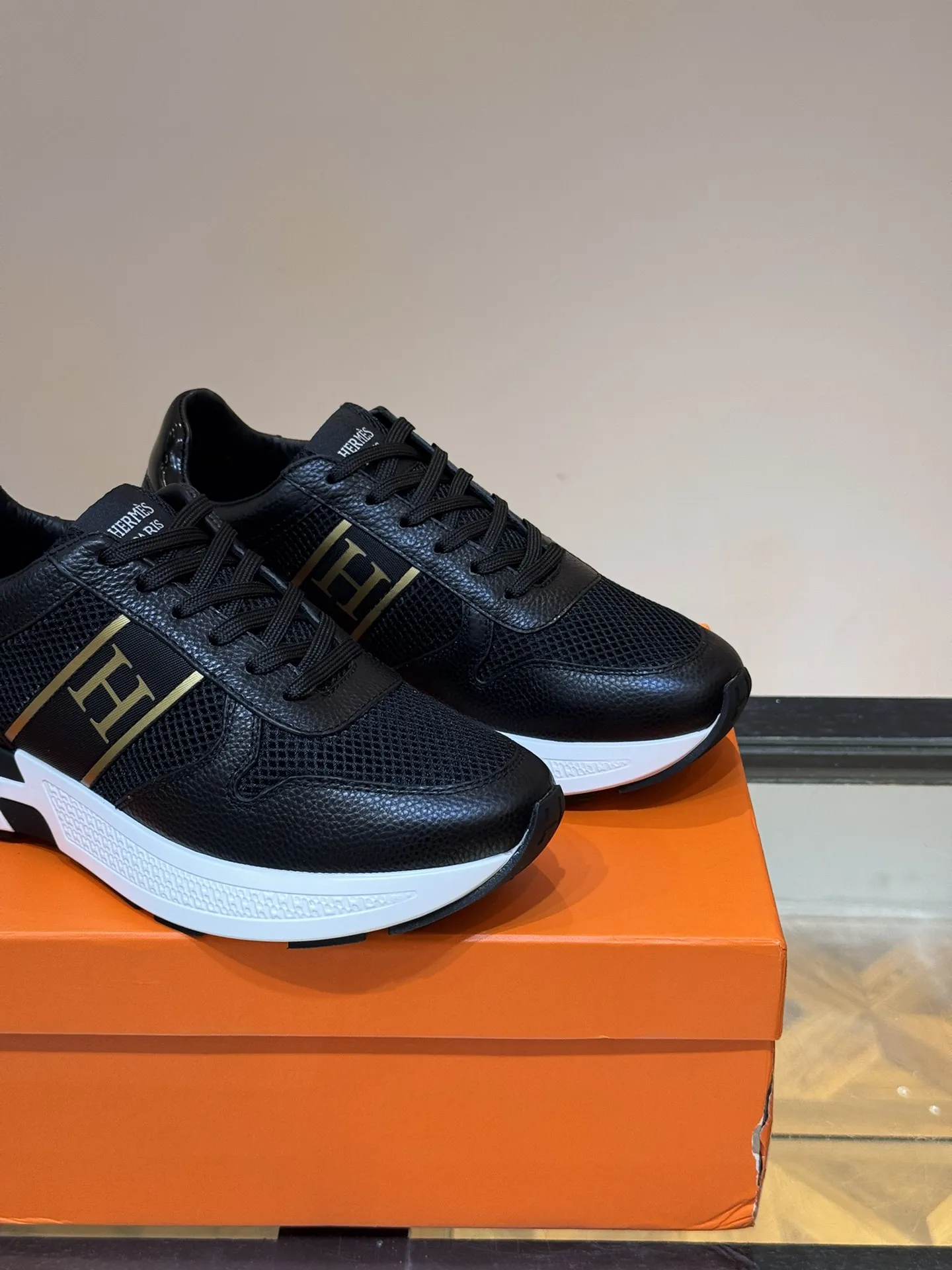 HERMES Hugo 厚底スニーカー ブラック メンズ - 画像 (9)