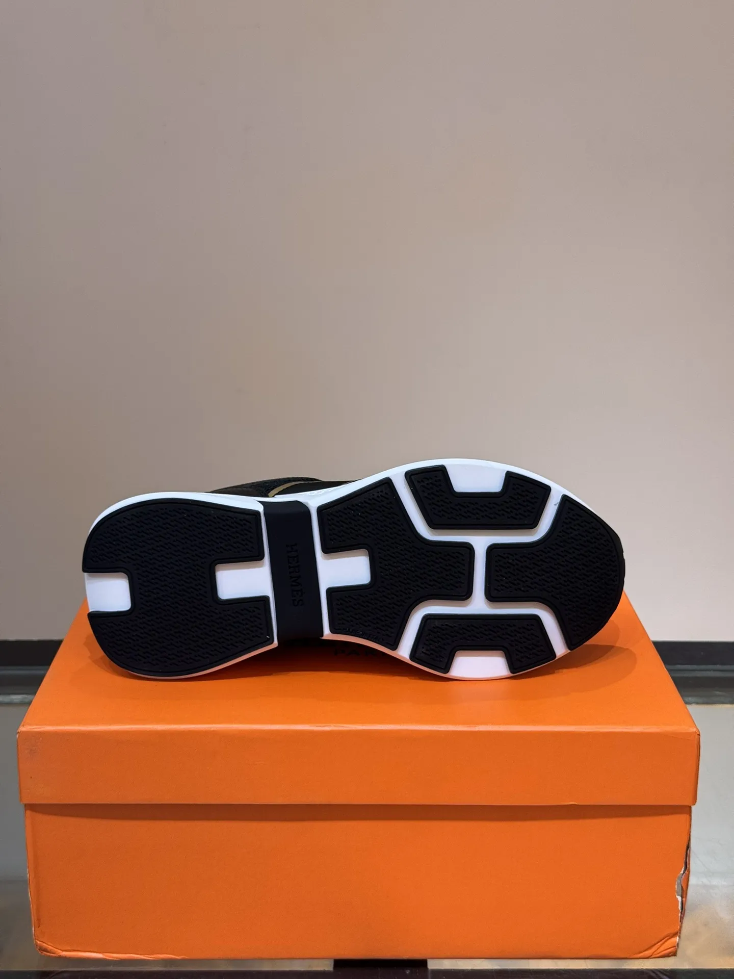 HERMES Hugo 厚底スニーカー ブラック メンズ - 画像 (10)