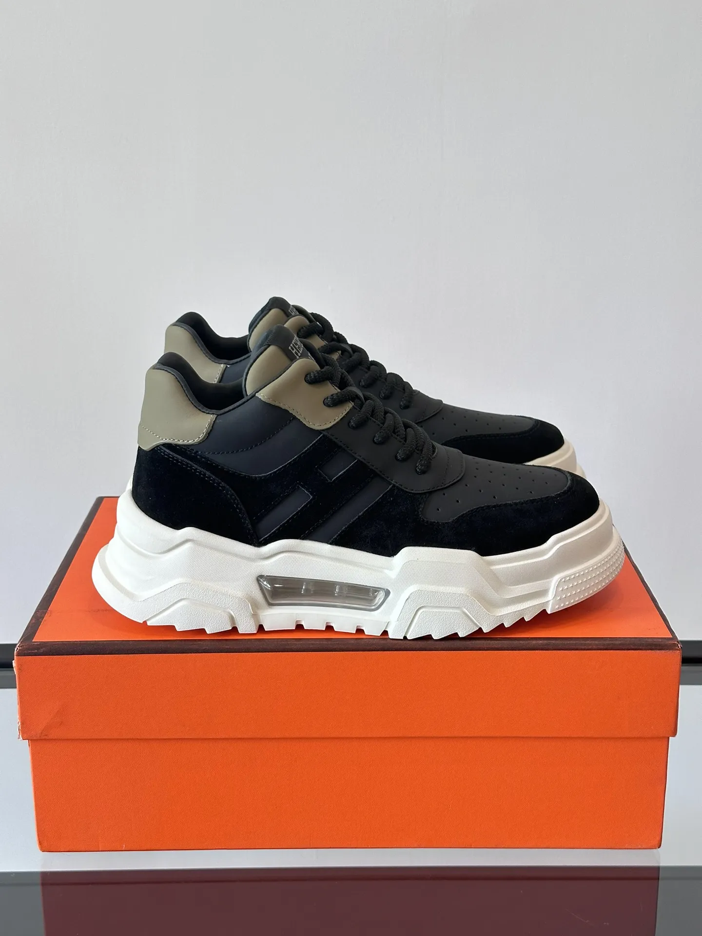 HERMES Hugo 厚底スニーカー ブラック カジュアルスタイル