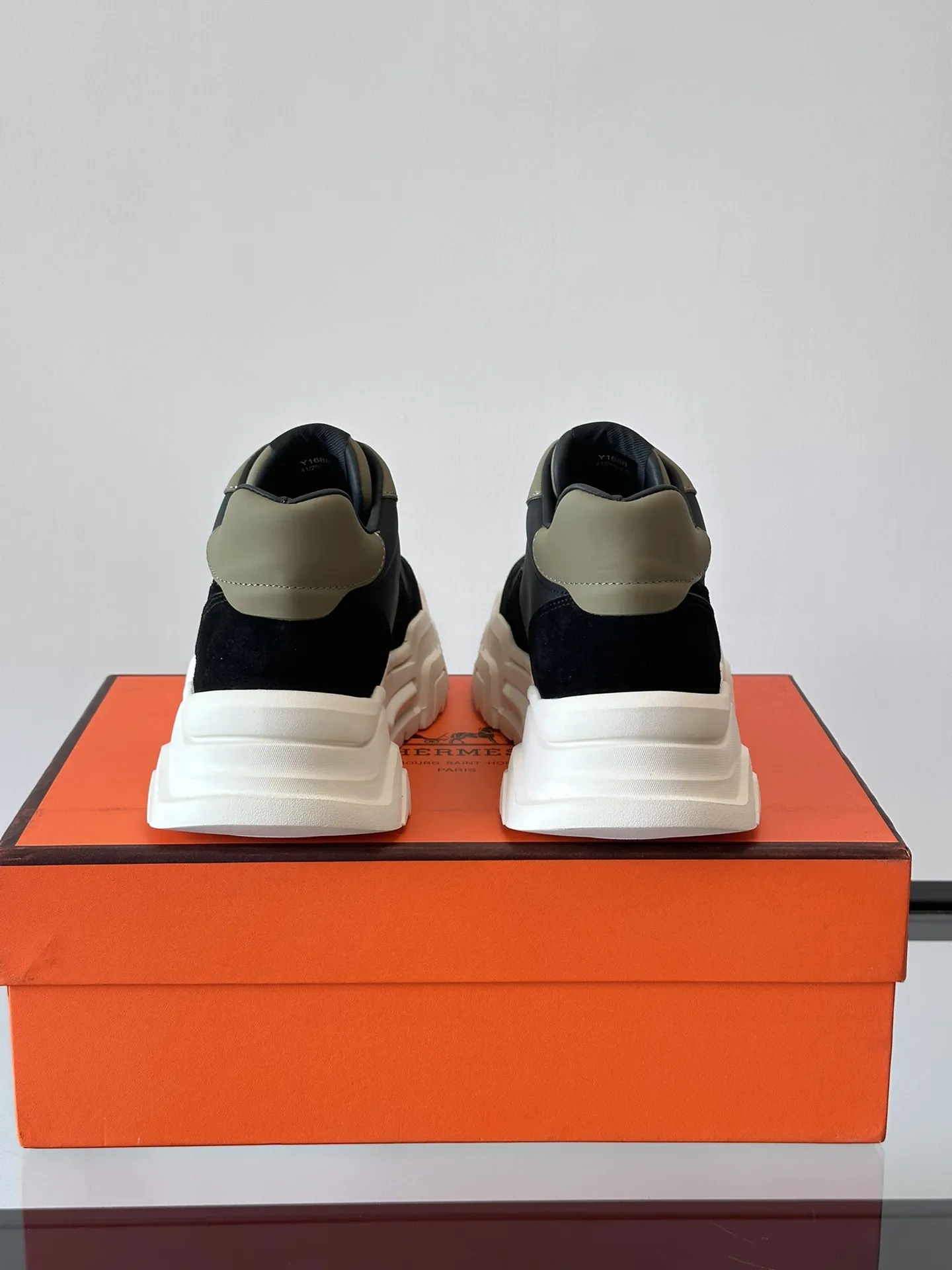 HERMES Hugo 厚底スニーカー ブラック カジュアルスタイル - 画像 (8)