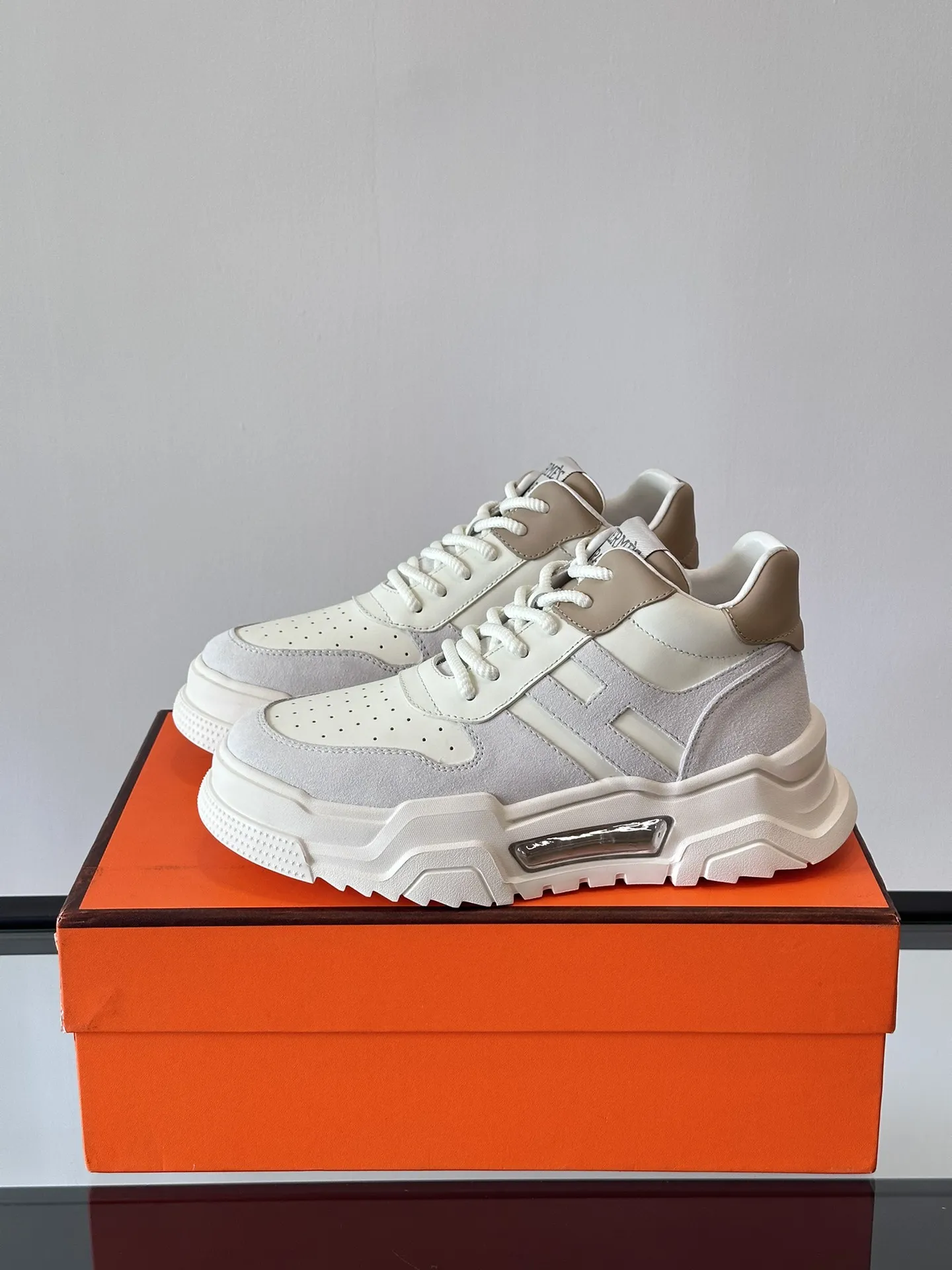 HERMES Hugo 厚底スニーカー ホワイト/ベージュ - 画像 (4)