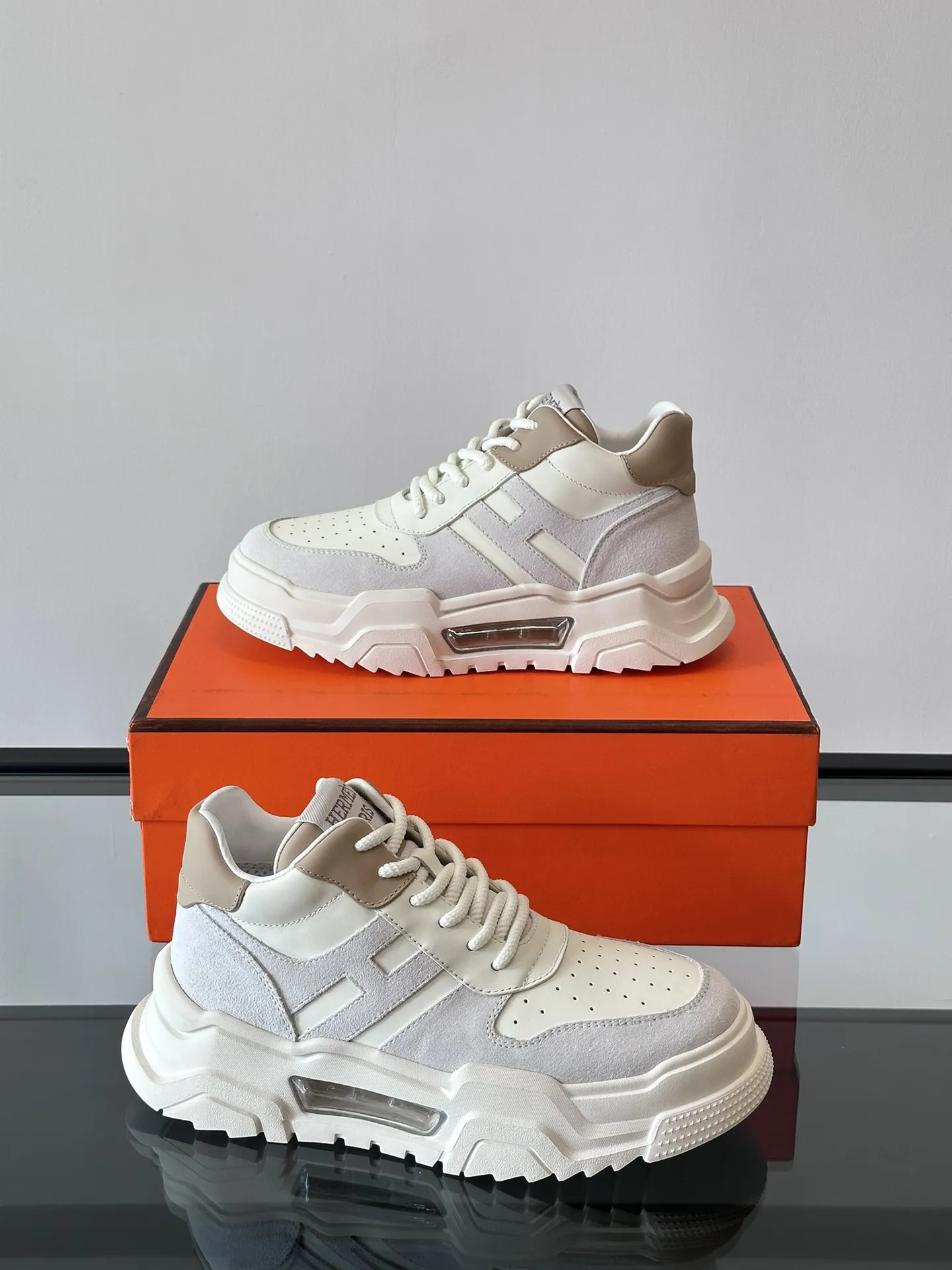 HERMES Hugo 厚底スニーカー ホワイト/ベージュ - 画像 (5)